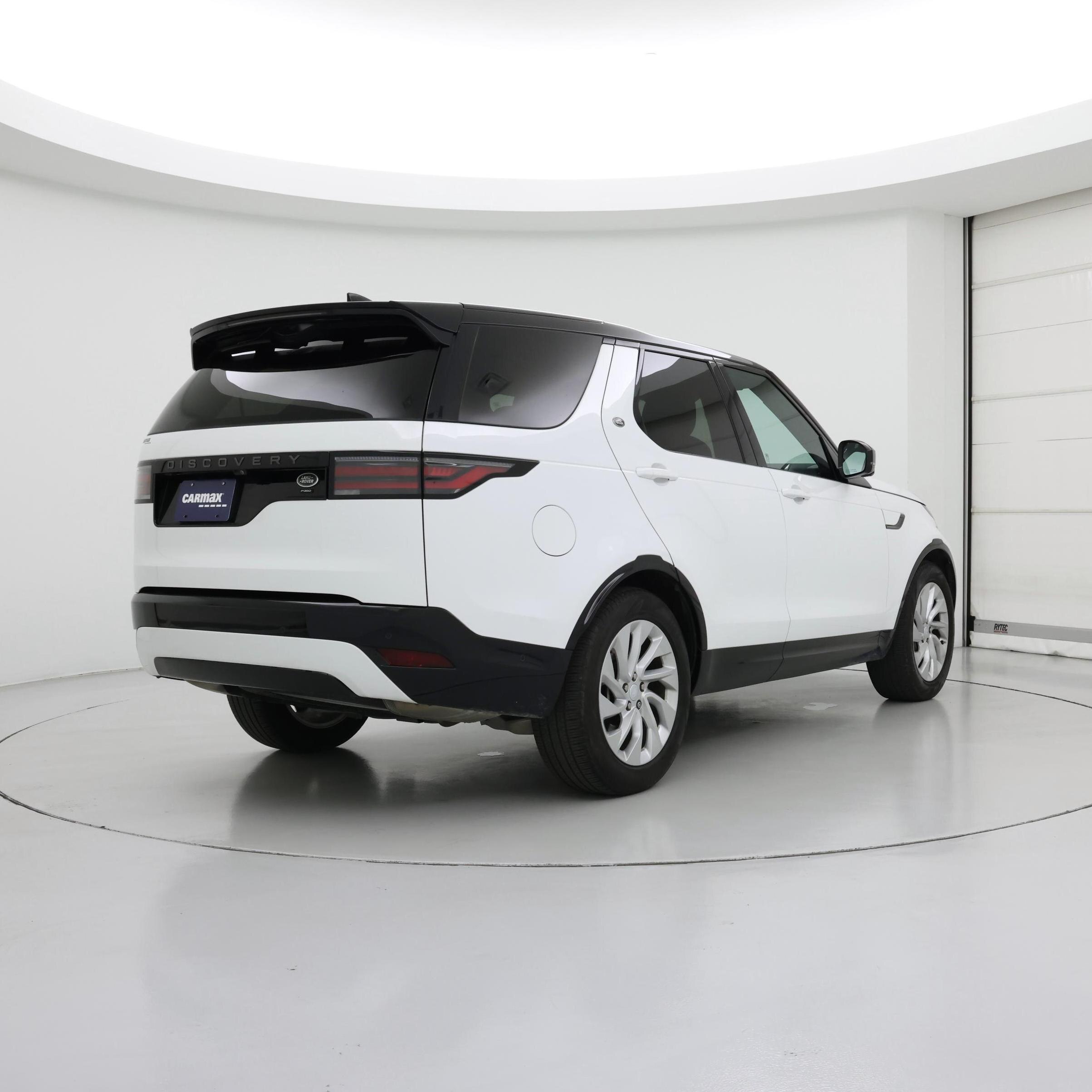 Thumbnail: 2023 Land Rover Discovery - 8
