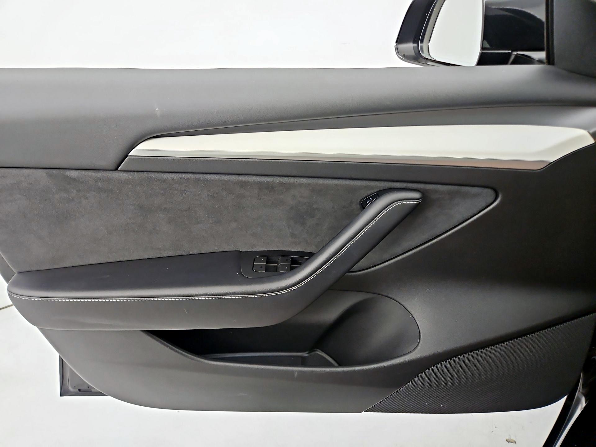 Thumbnail: 2022 Tesla Model 3 - 12