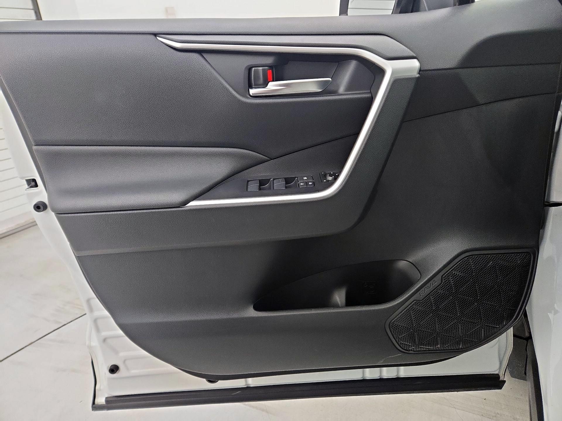 Thumbnail: 2019 Toyota RAV4 - 12