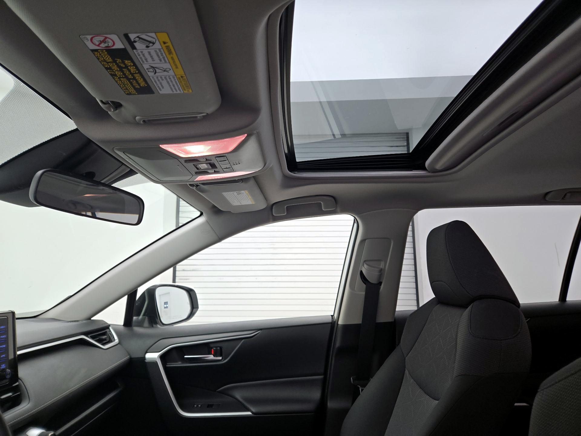 Thumbnail: 2019 Toyota RAV4 - 18