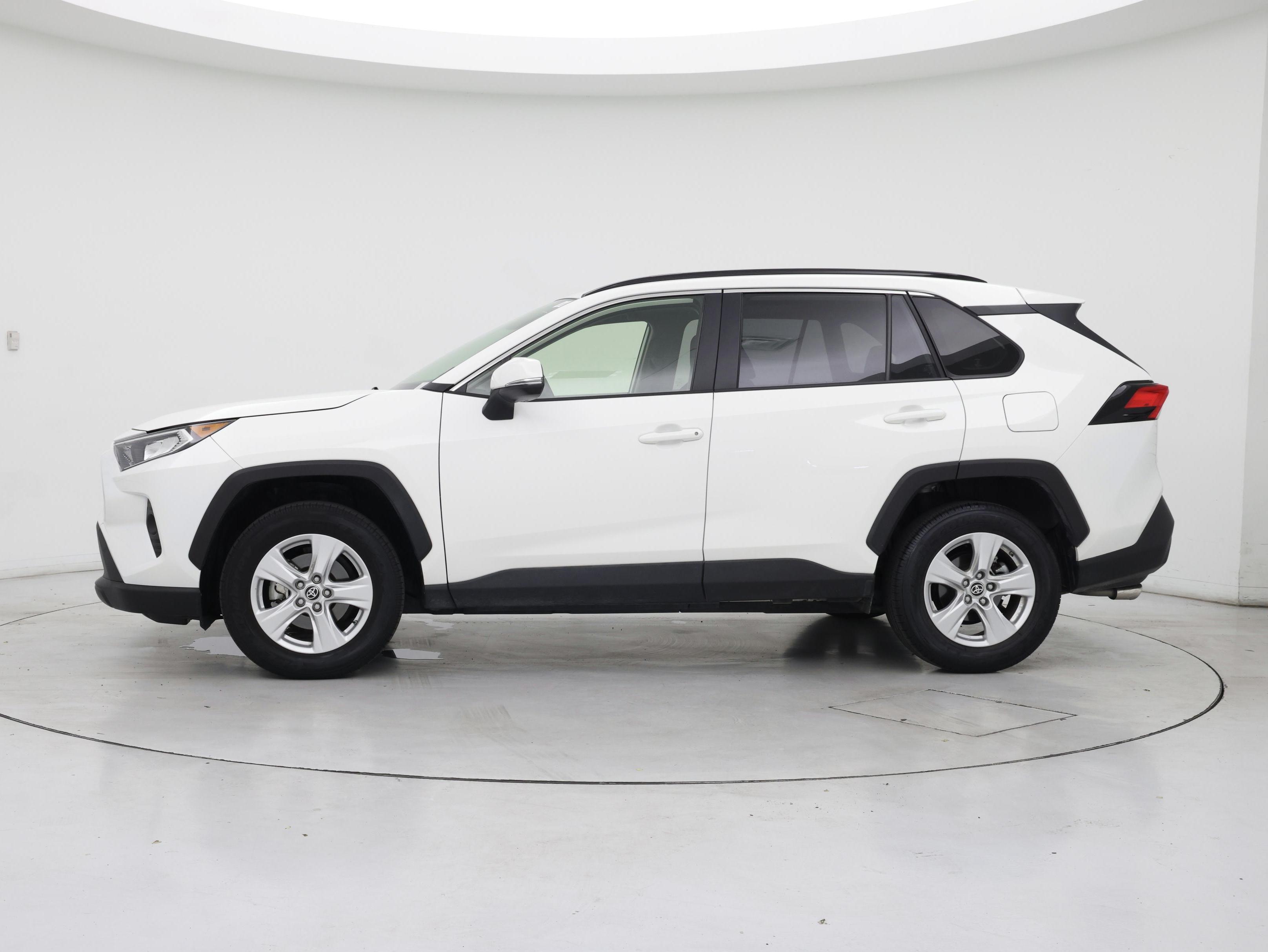Thumbnail: 2019 Toyota RAV4 - 3