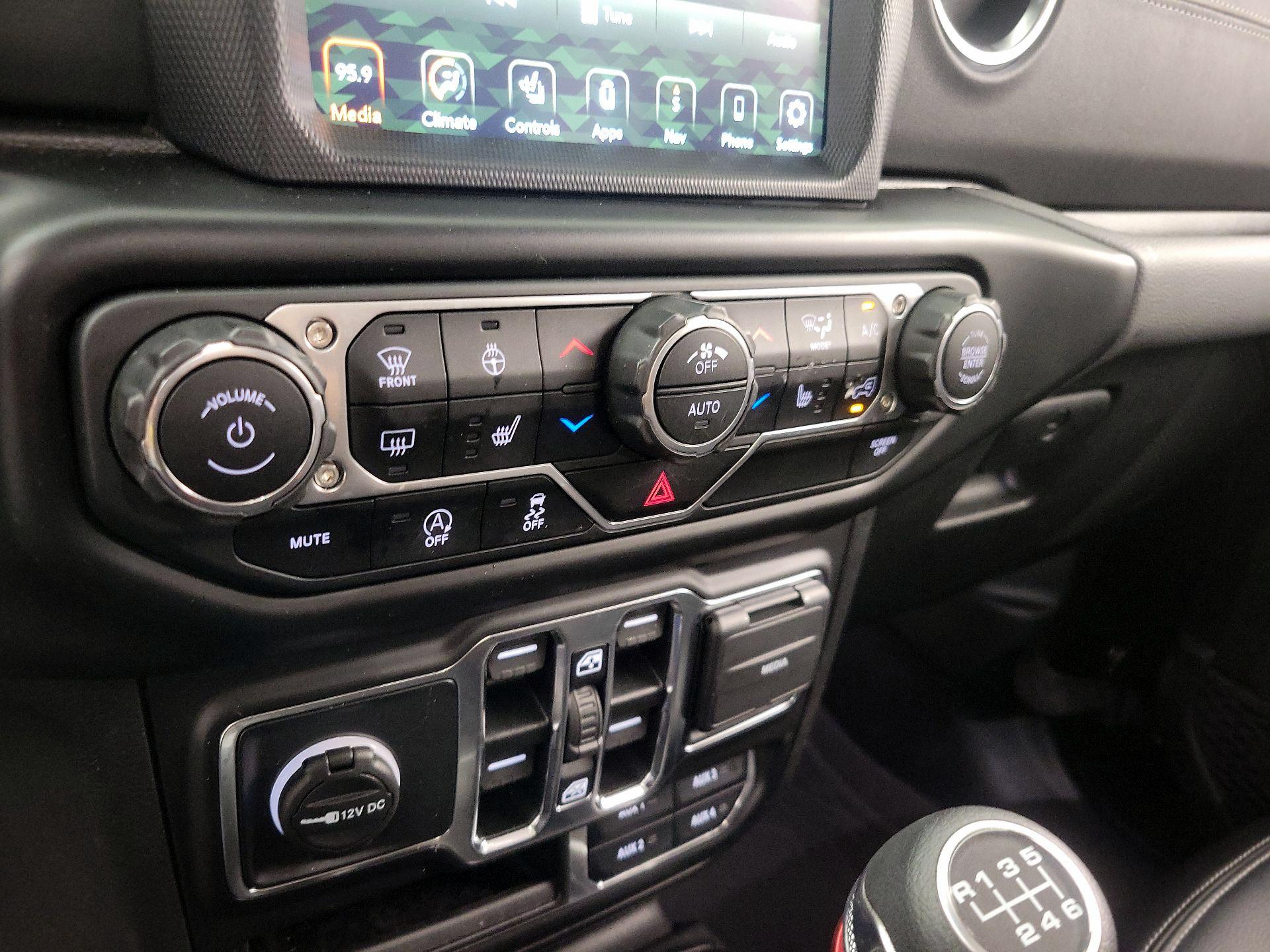 Thumbnail: 2022 Jeep Wrangler - 17