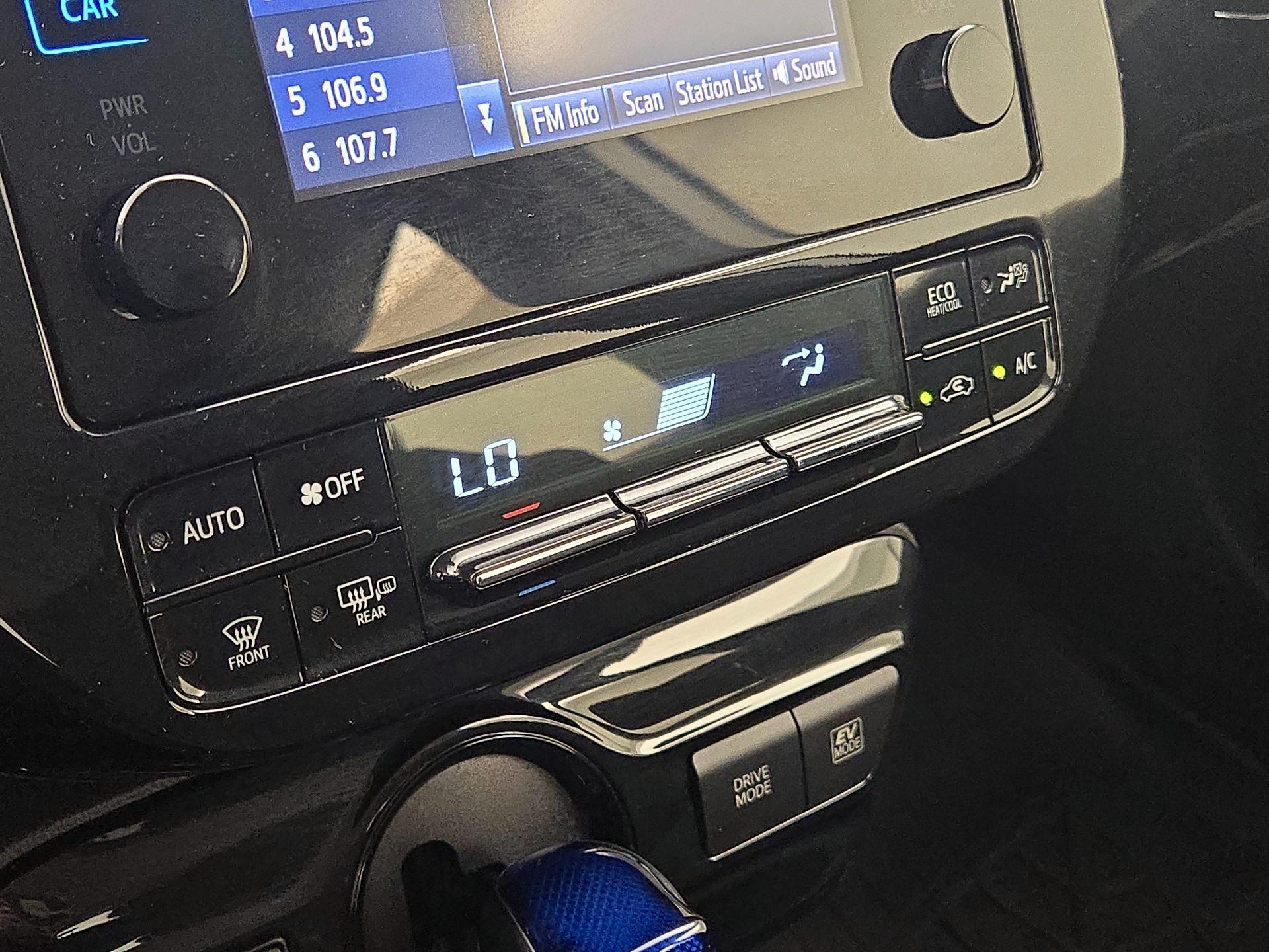 Thumbnail: 2019 Toyota Prius - 15