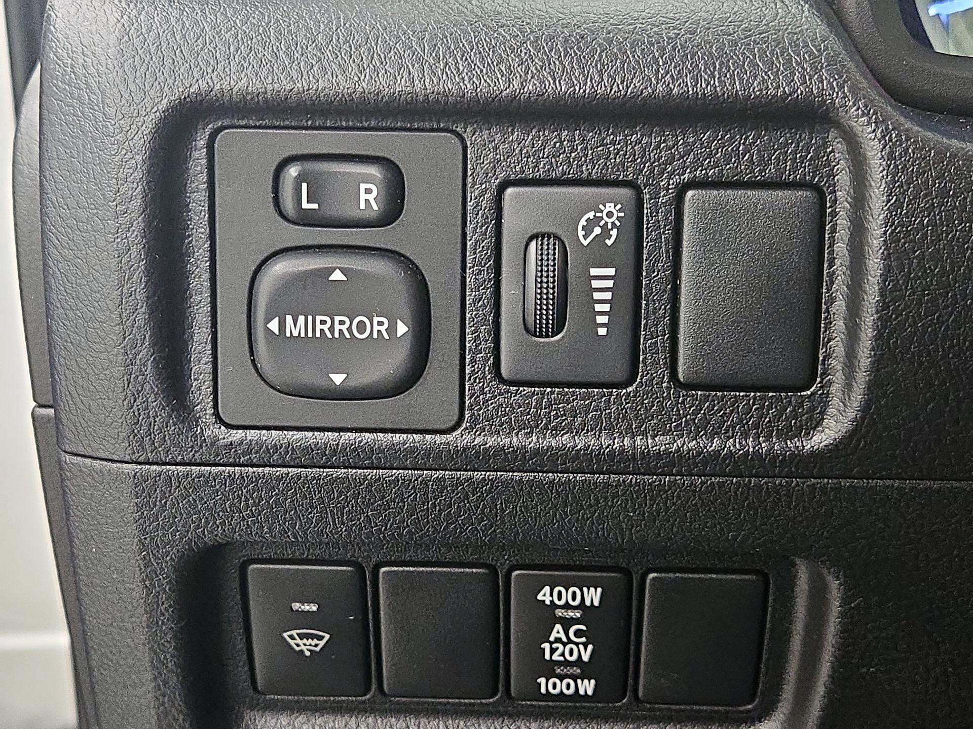 Thumbnail: 2016 Toyota 4Runner - 13