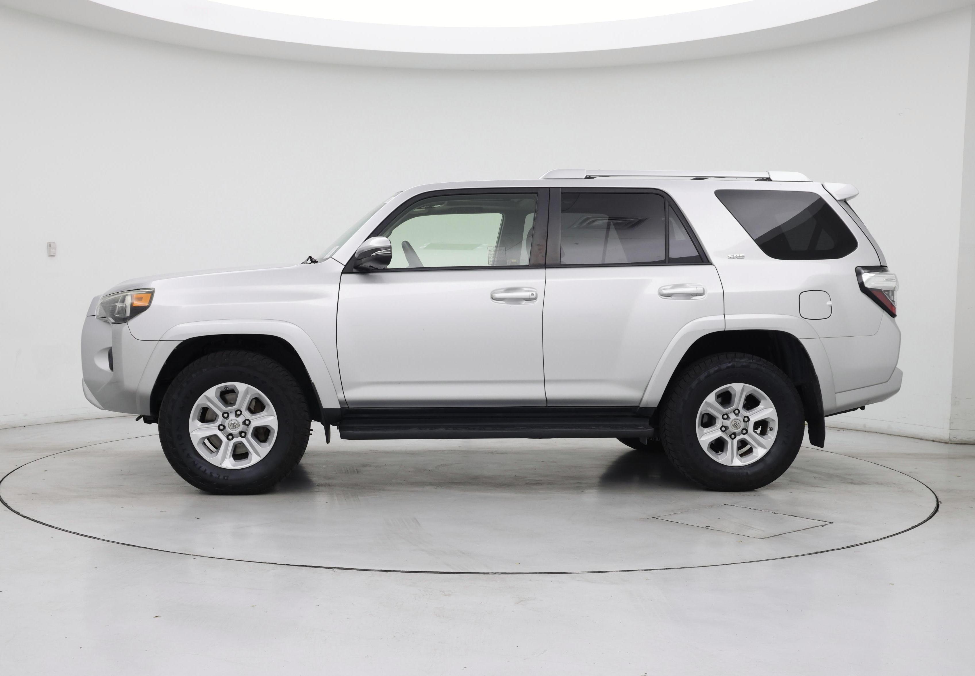 Thumbnail: 2016 Toyota 4Runner - 3