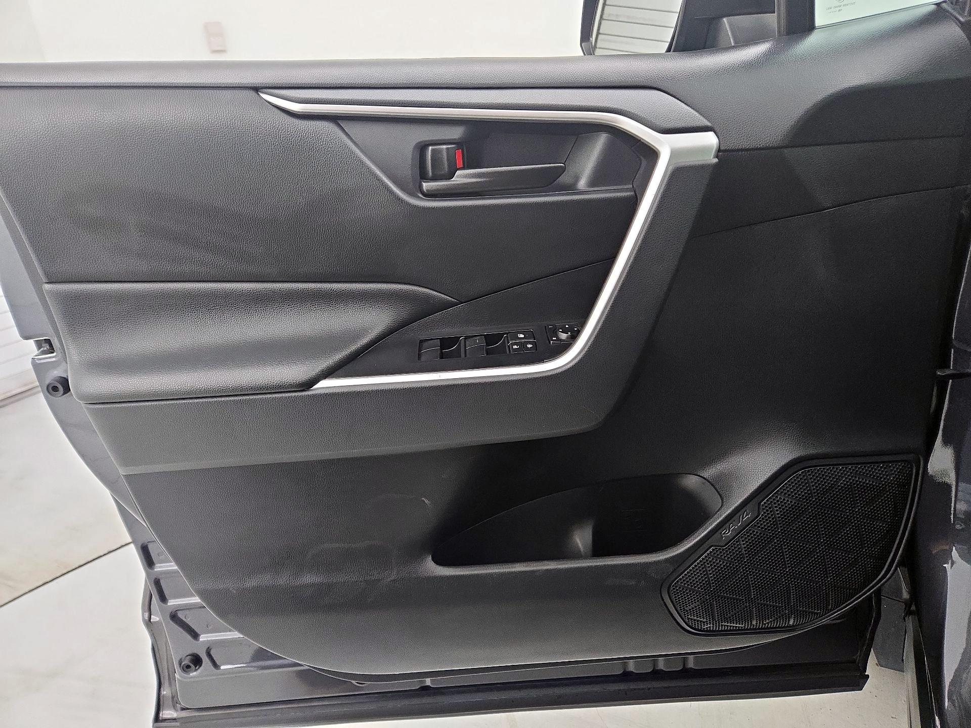 Thumbnail: 2019 Toyota RAV4 - 12