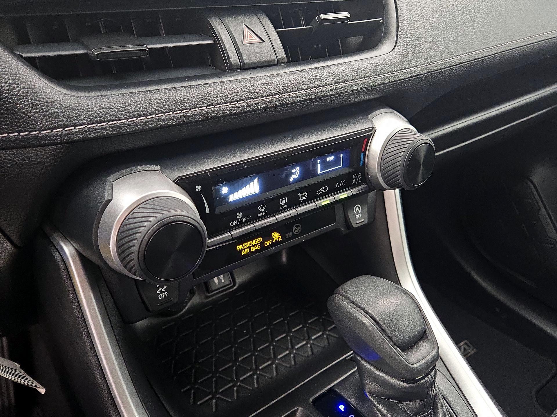 Thumbnail: 2019 Toyota RAV4 - 15