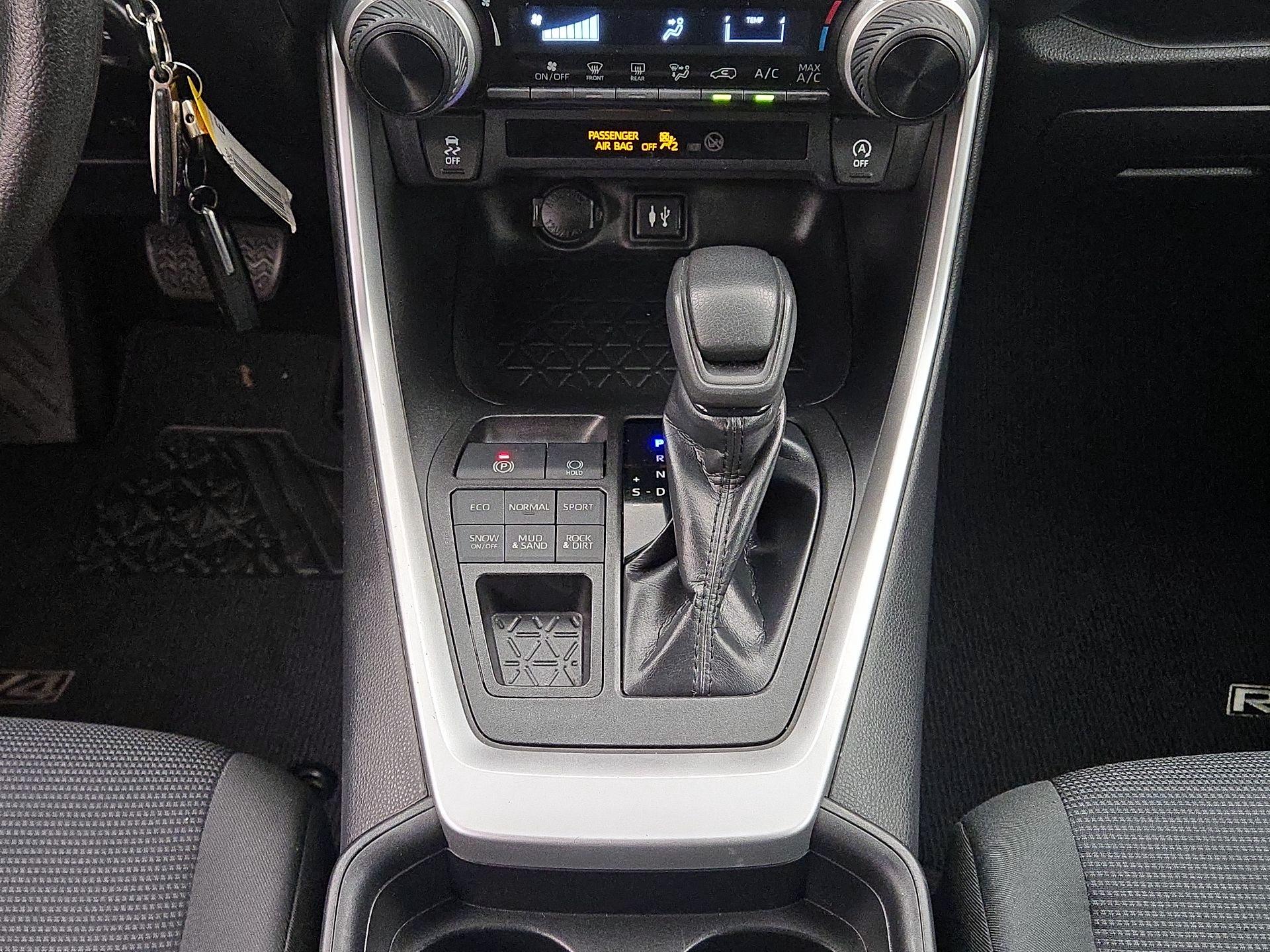 Thumbnail: 2019 Toyota RAV4 - 16
