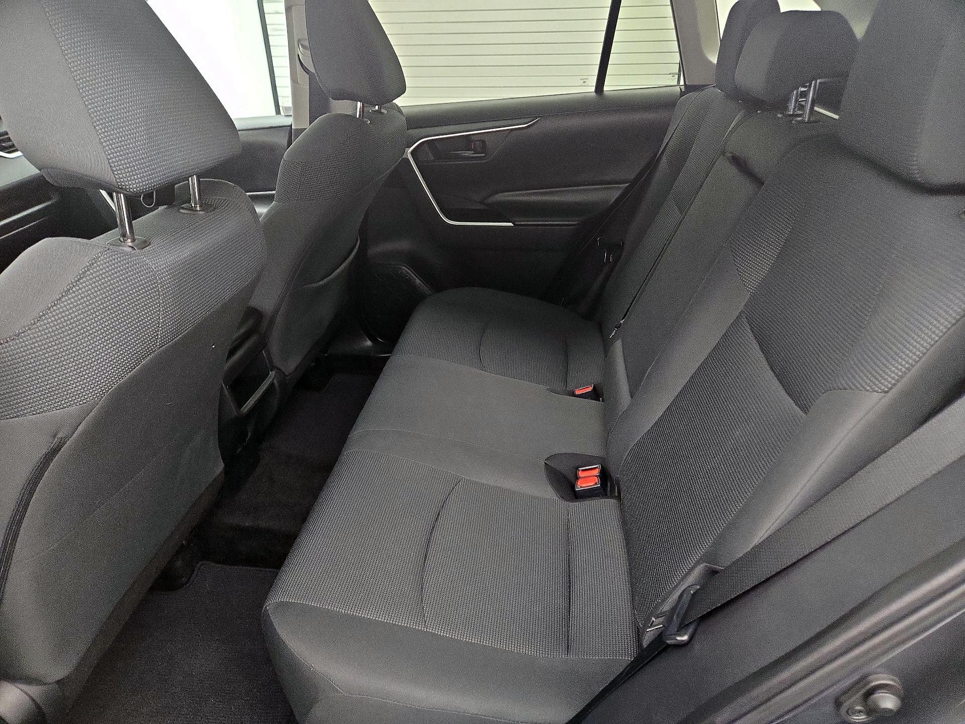 Thumbnail: 2019 Toyota RAV4 - 17