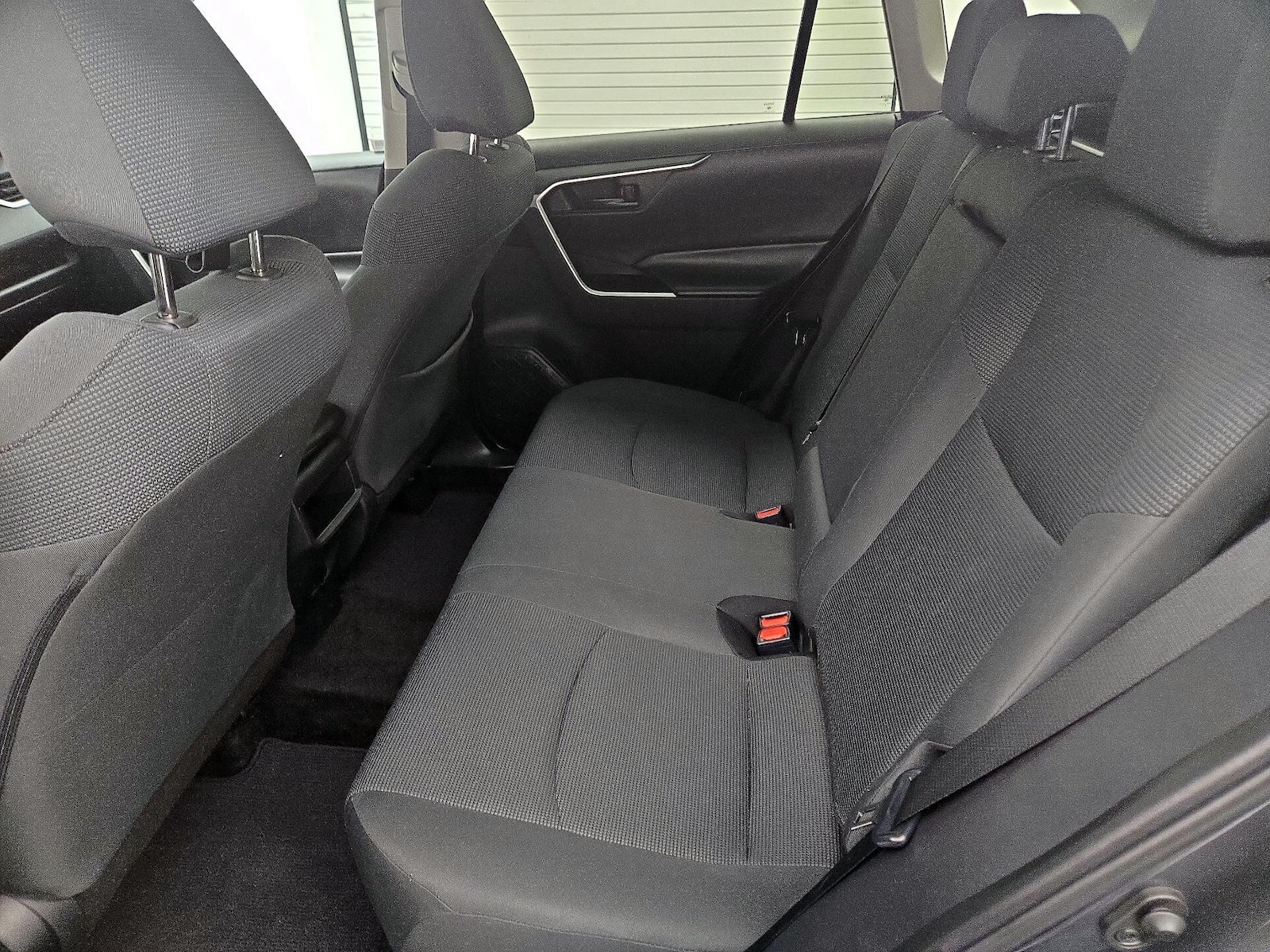 2019 Toyota RAV4 LE - Photo 18