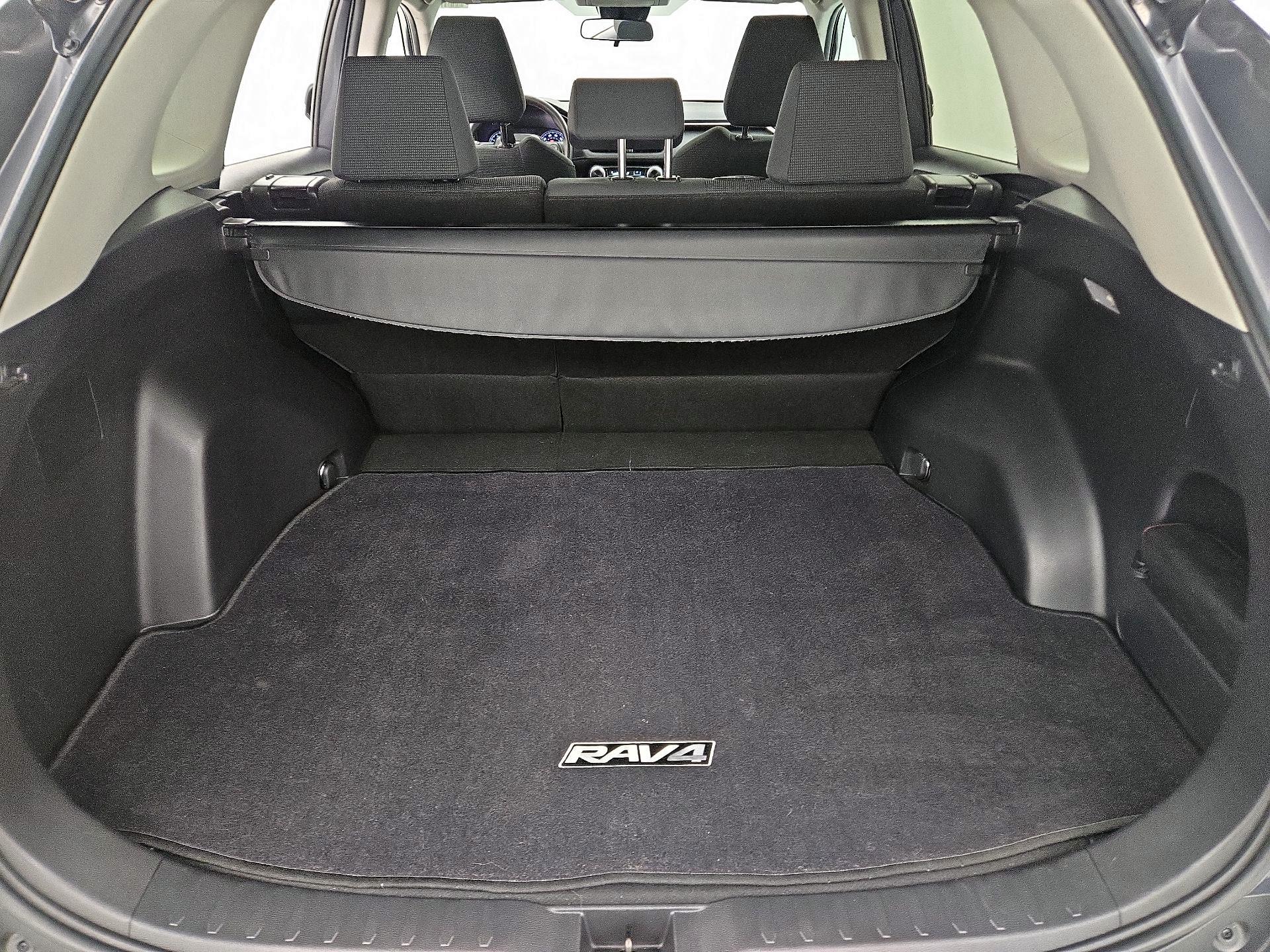 Thumbnail: 2019 Toyota RAV4 - 18