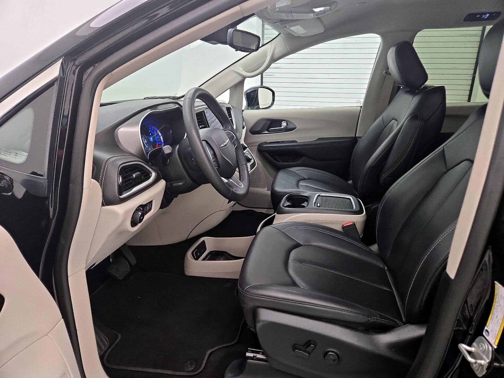 Thumbnail: 2024 Chrysler Pacifica - 11