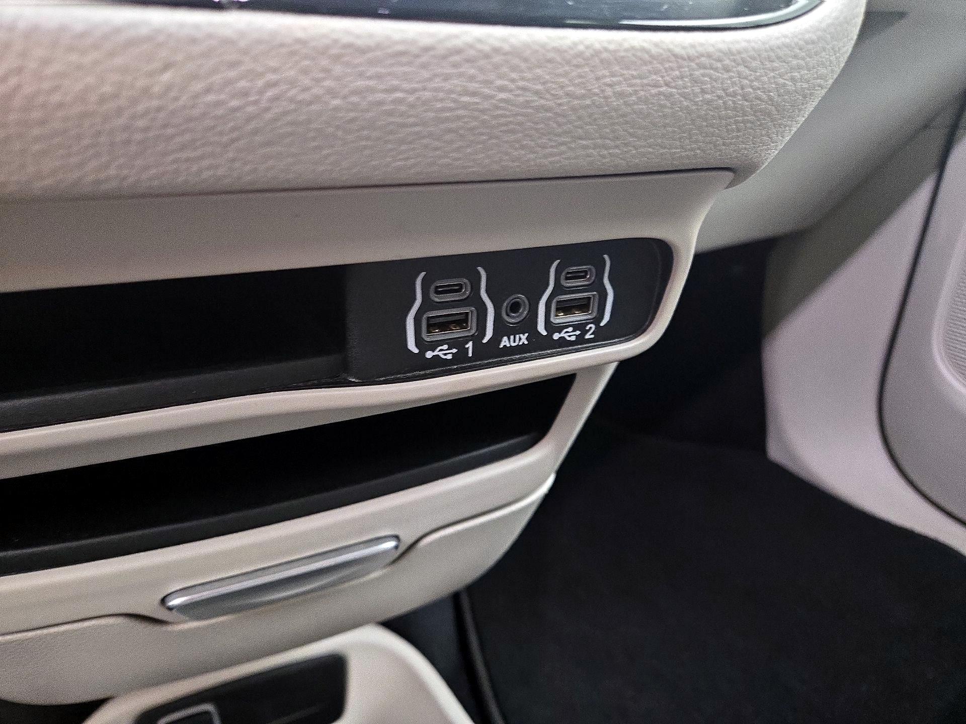Thumbnail: 2024 Chrysler Pacifica - 18