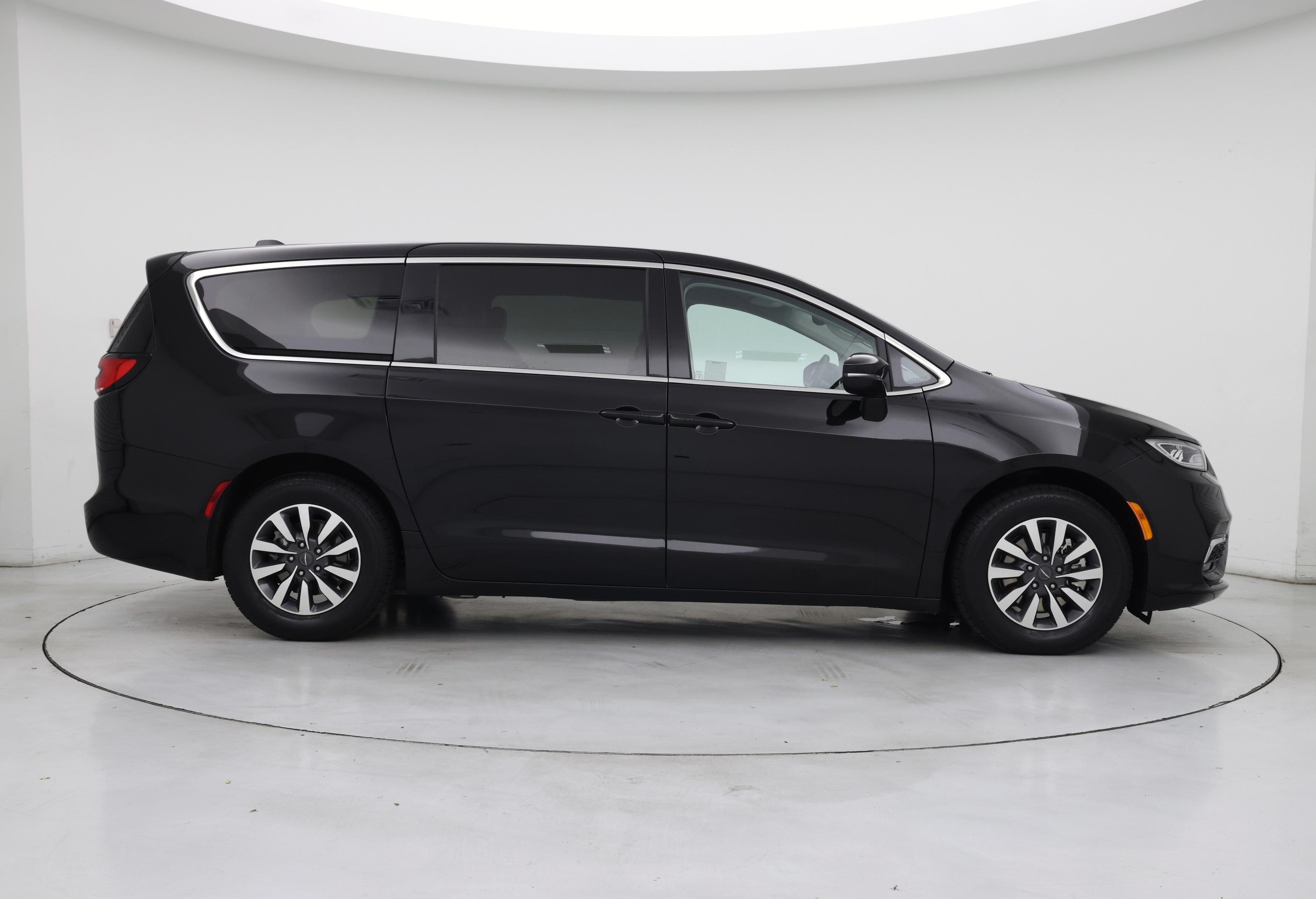 Thumbnail: 2024 Chrysler Pacifica - 7