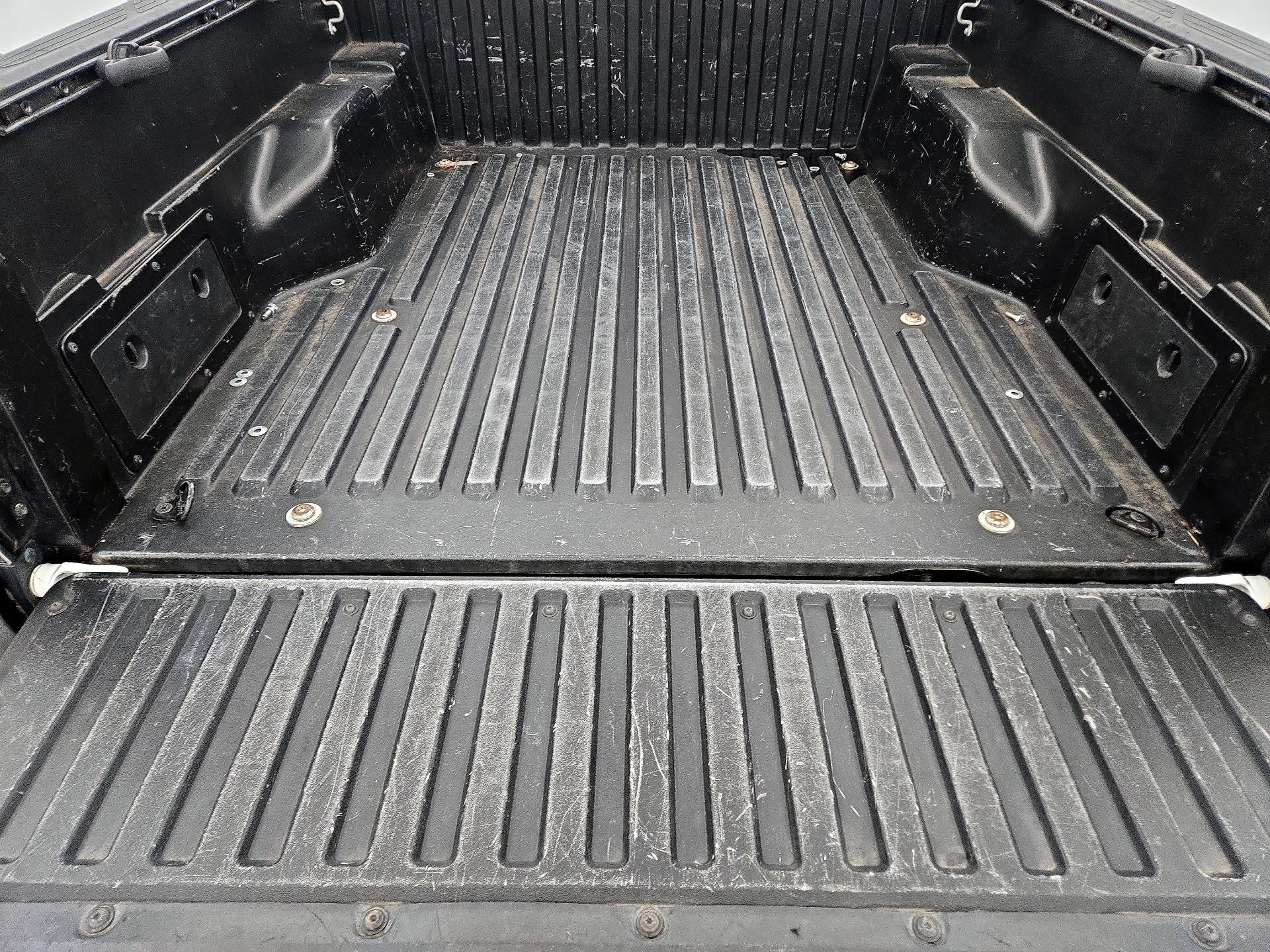 Thumbnail: 2014 Toyota Tacoma - 19