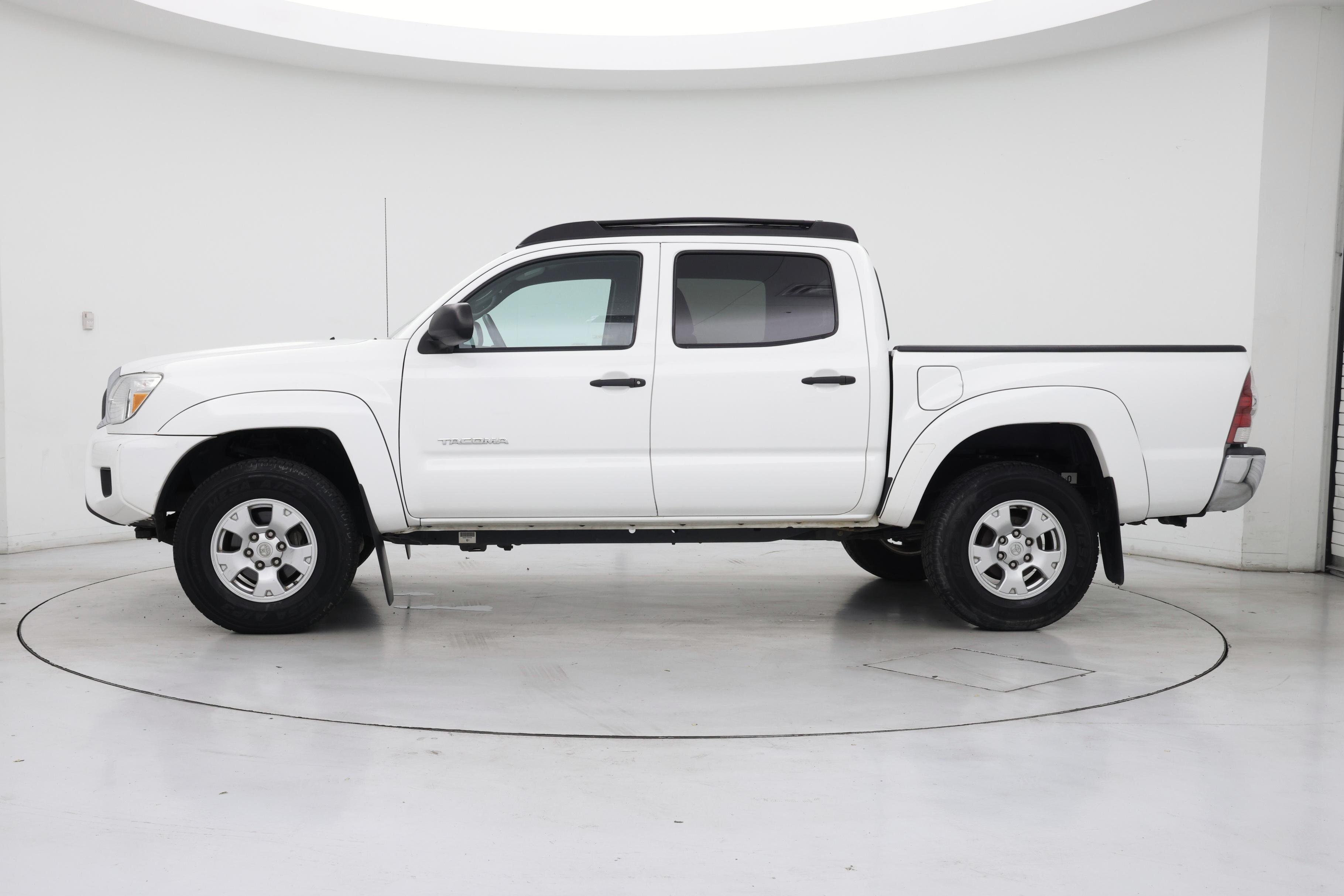 Thumbnail: 2014 Toyota Tacoma - 3