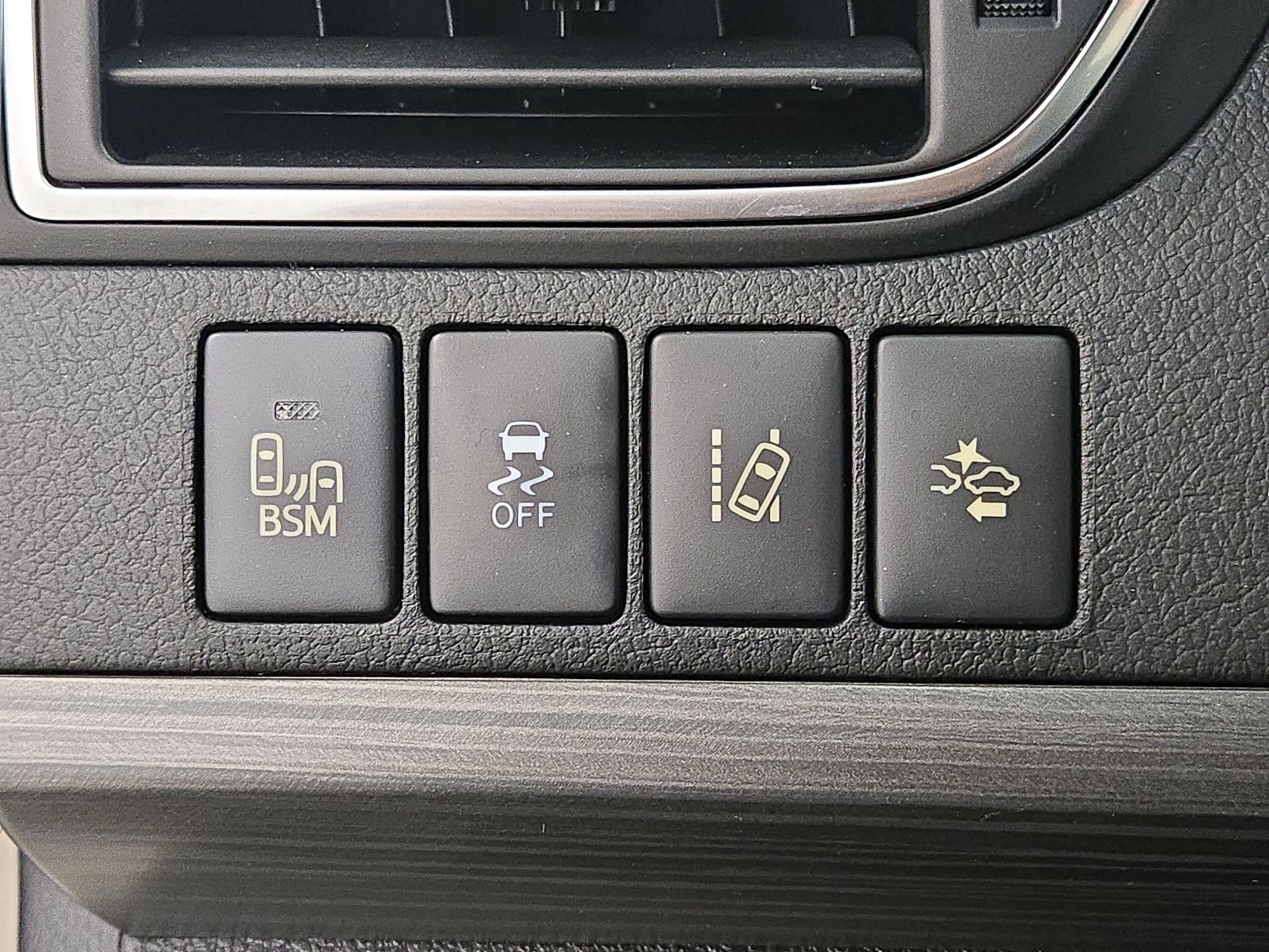 Thumbnail: 2016 Toyota Camry - 13