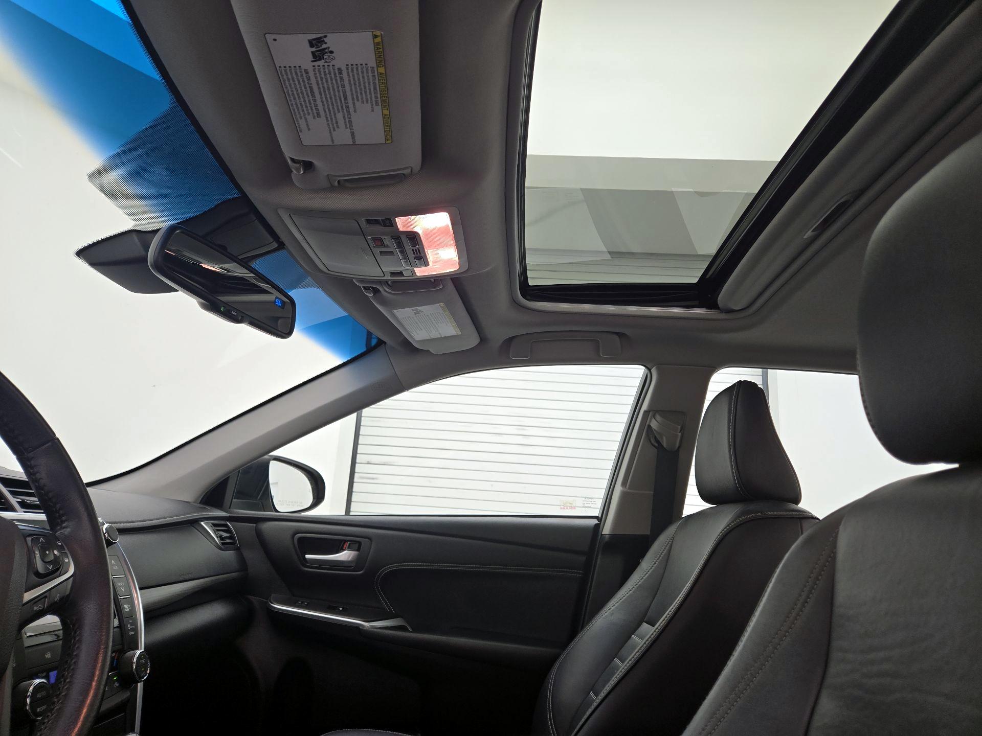 Thumbnail: 2016 Toyota Camry - 18