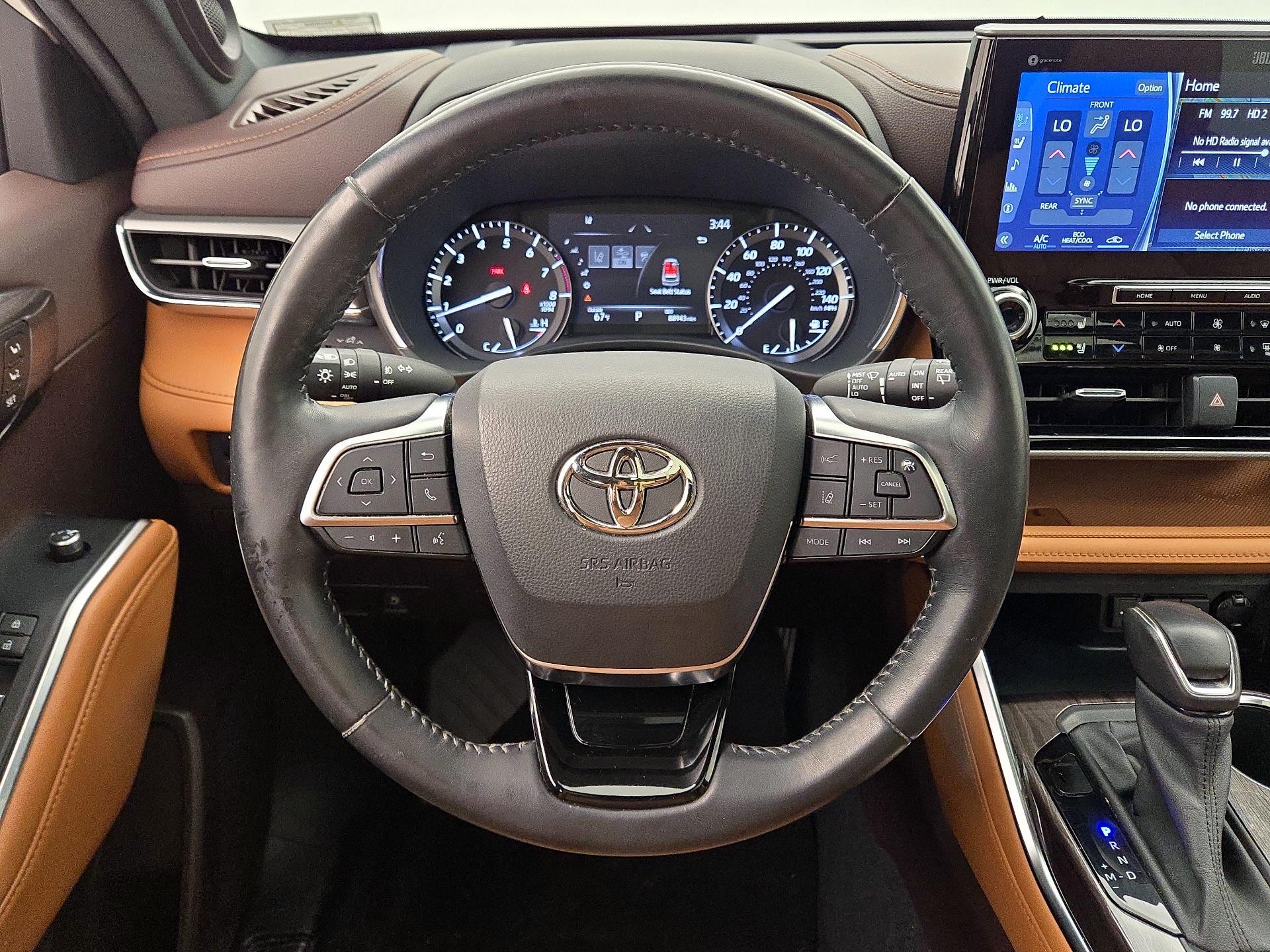 Thumbnail: 2021 Toyota Highlander - 10