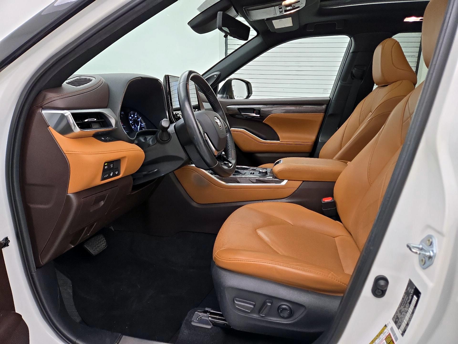 Thumbnail: 2021 Toyota Highlander - 11