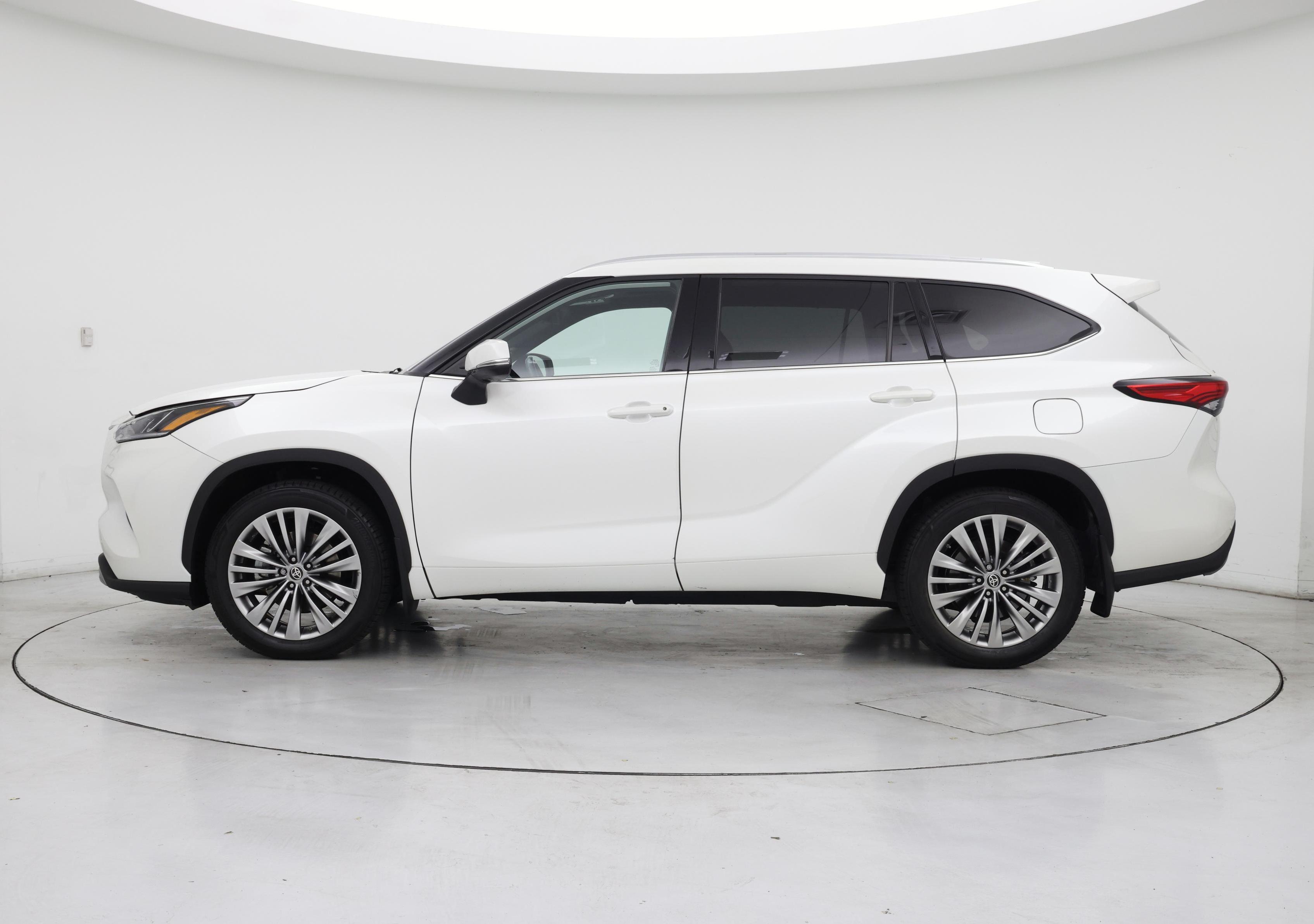 Thumbnail: 2021 Toyota Highlander - 3