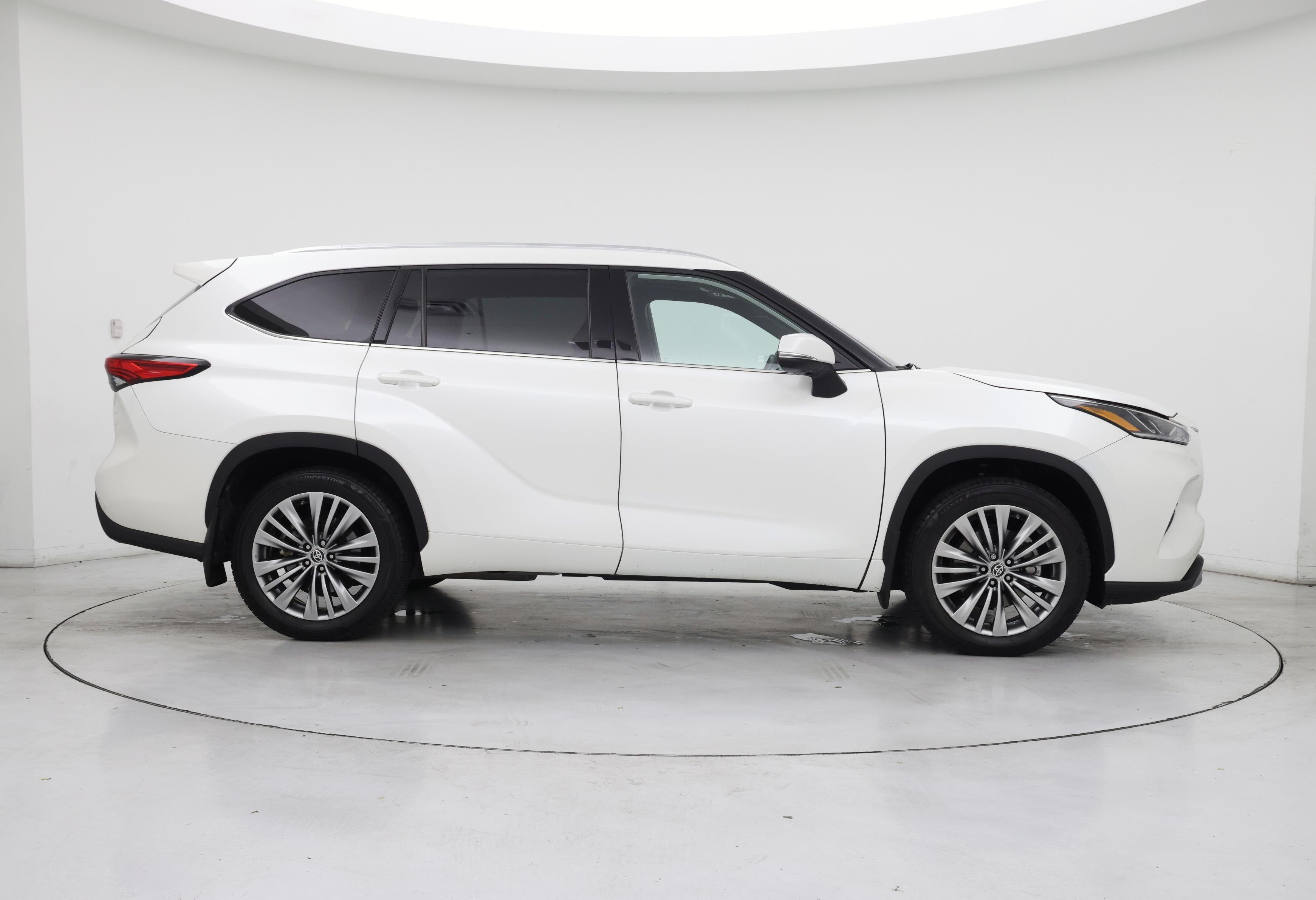 Thumbnail: 2021 Toyota Highlander - 7