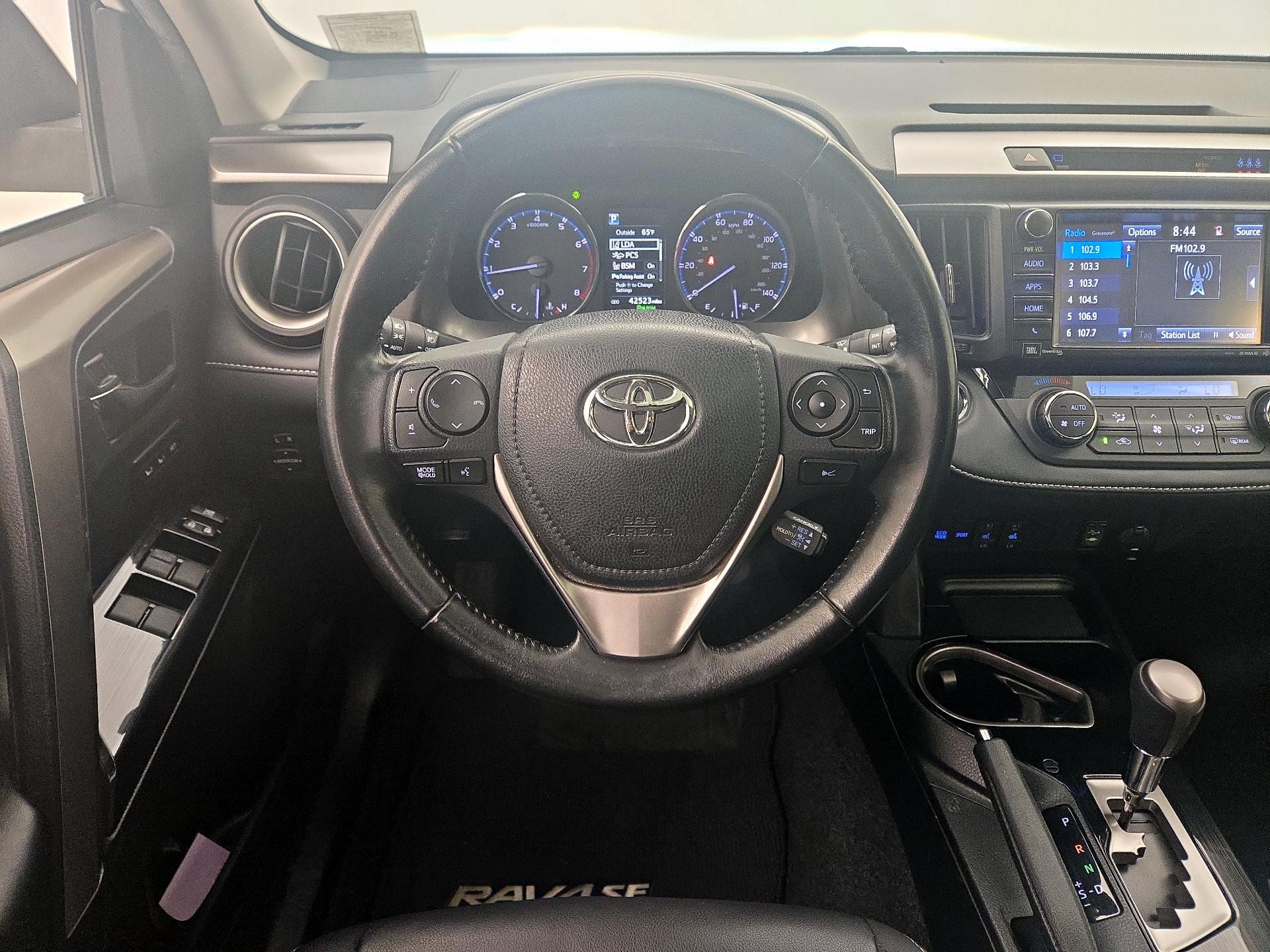 Thumbnail: 2018 Toyota RAV4 - 10