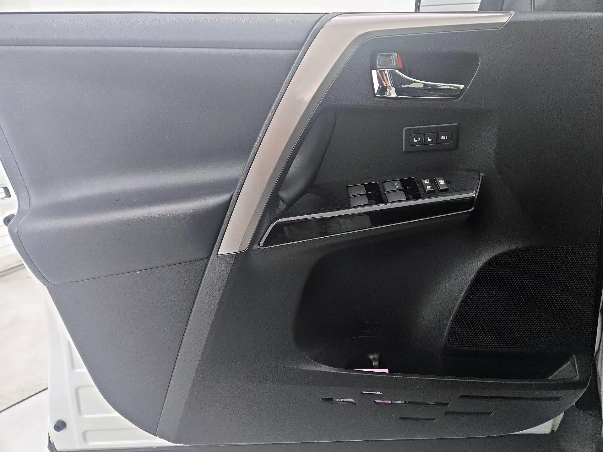 Thumbnail: 2018 Toyota RAV4 - 12