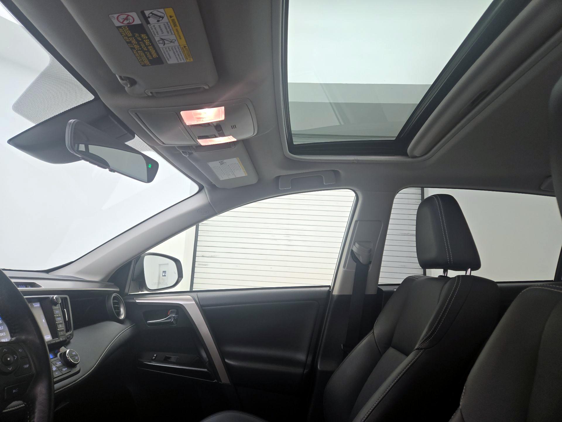 Thumbnail: 2018 Toyota RAV4 - 17