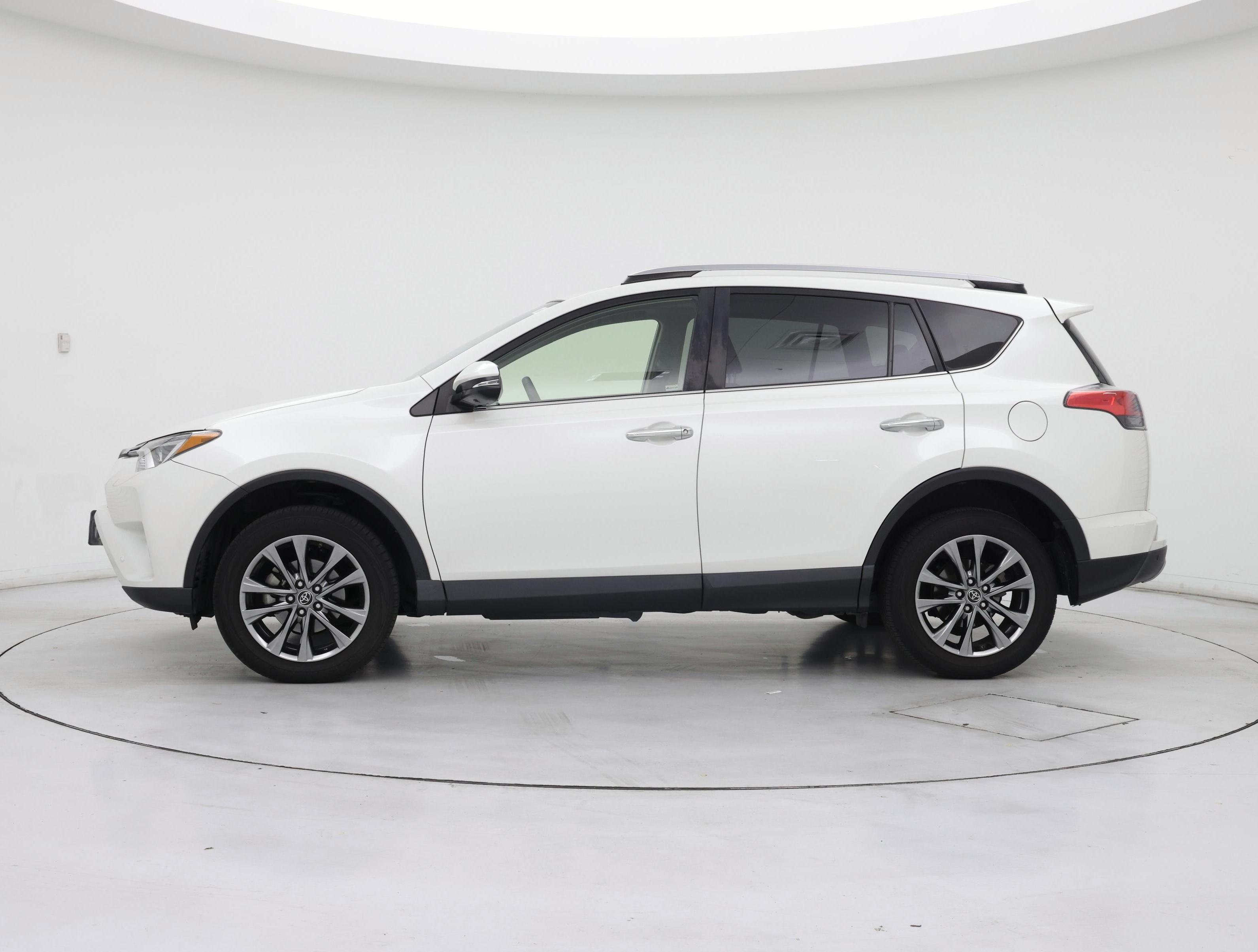 Thumbnail: 2018 Toyota RAV4 - 3