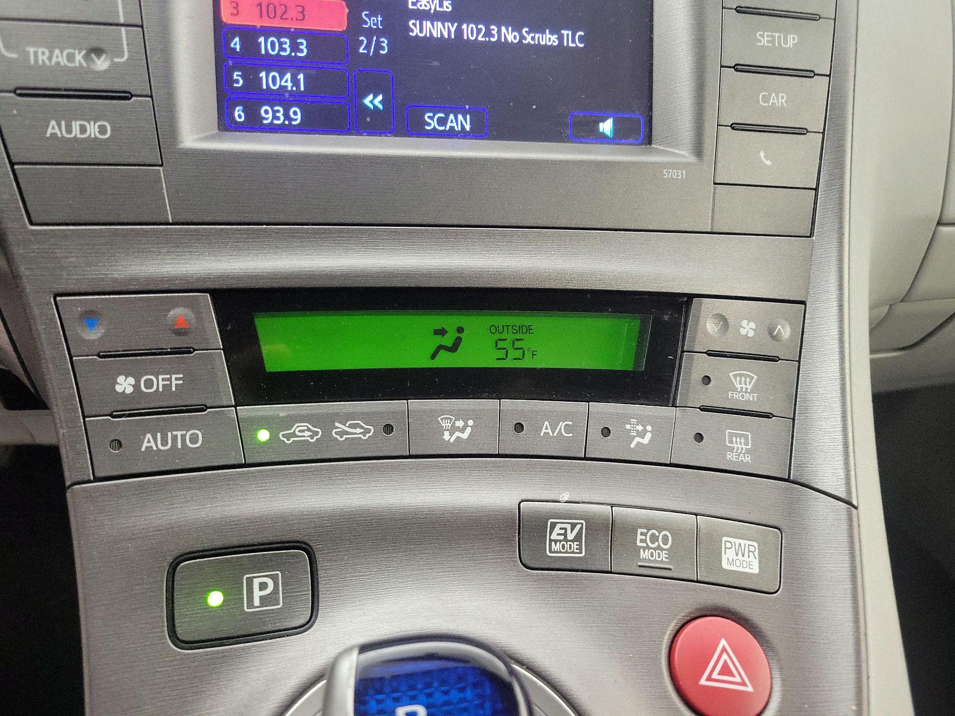 Thumbnail: 2015 Toyota Prius - 16