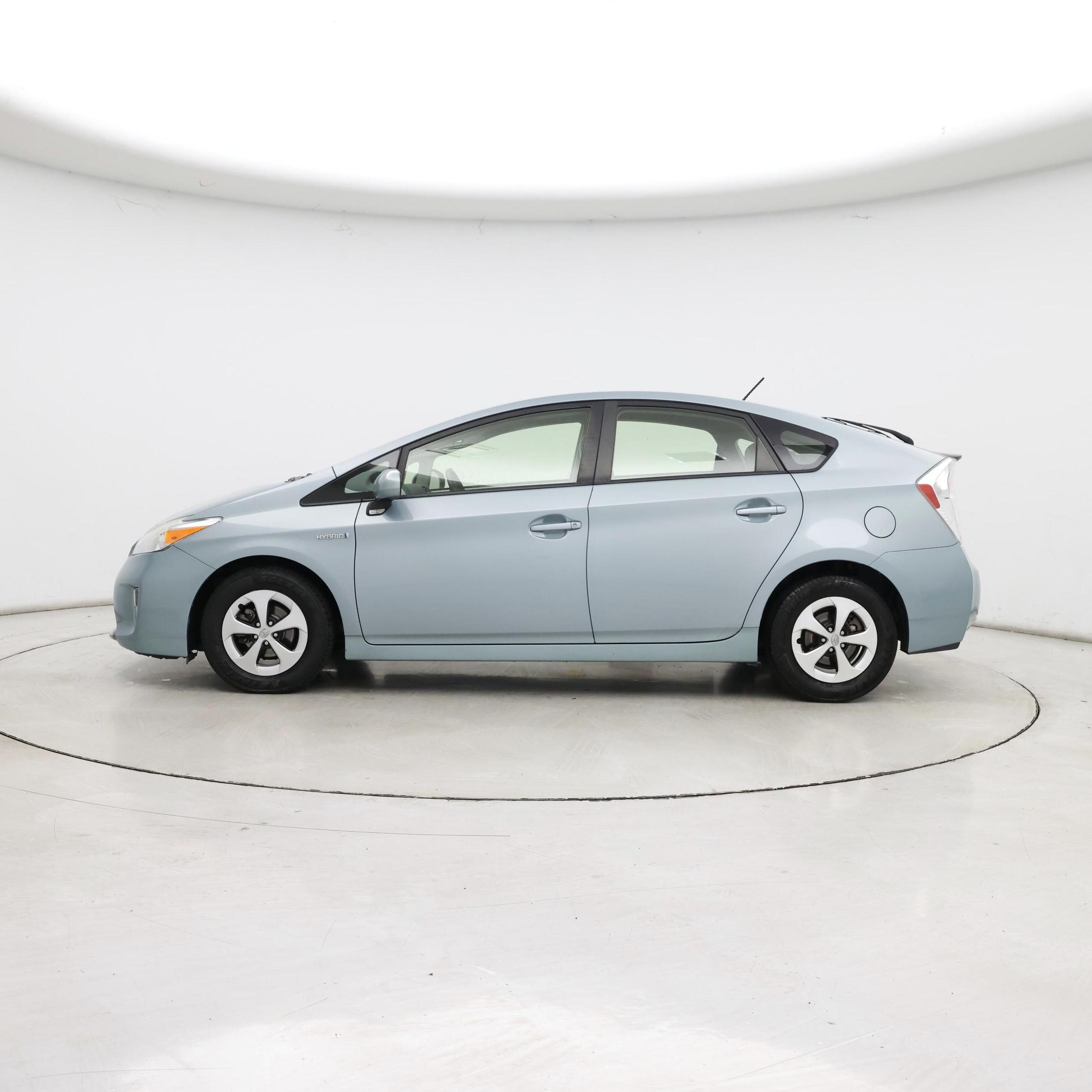 Thumbnail: 2015 Toyota Prius - 3