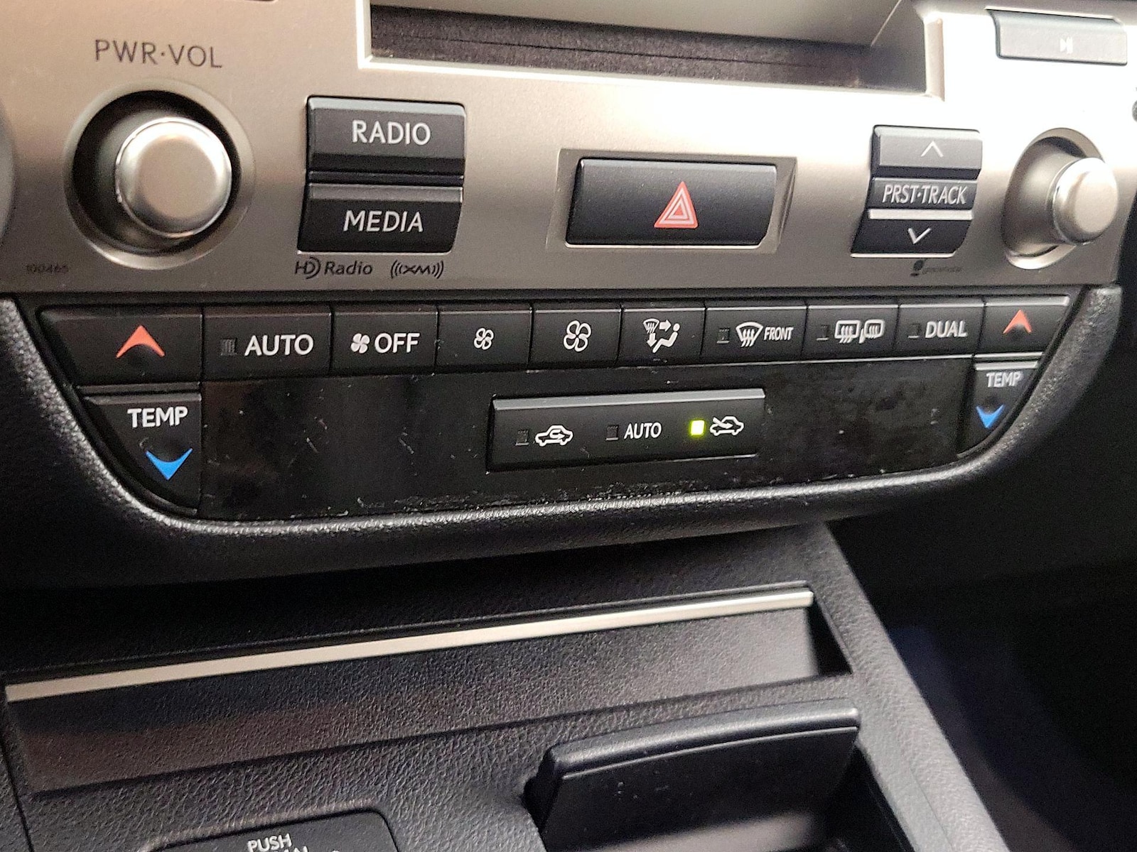 2015 Lexus ES 350 - Photo 17