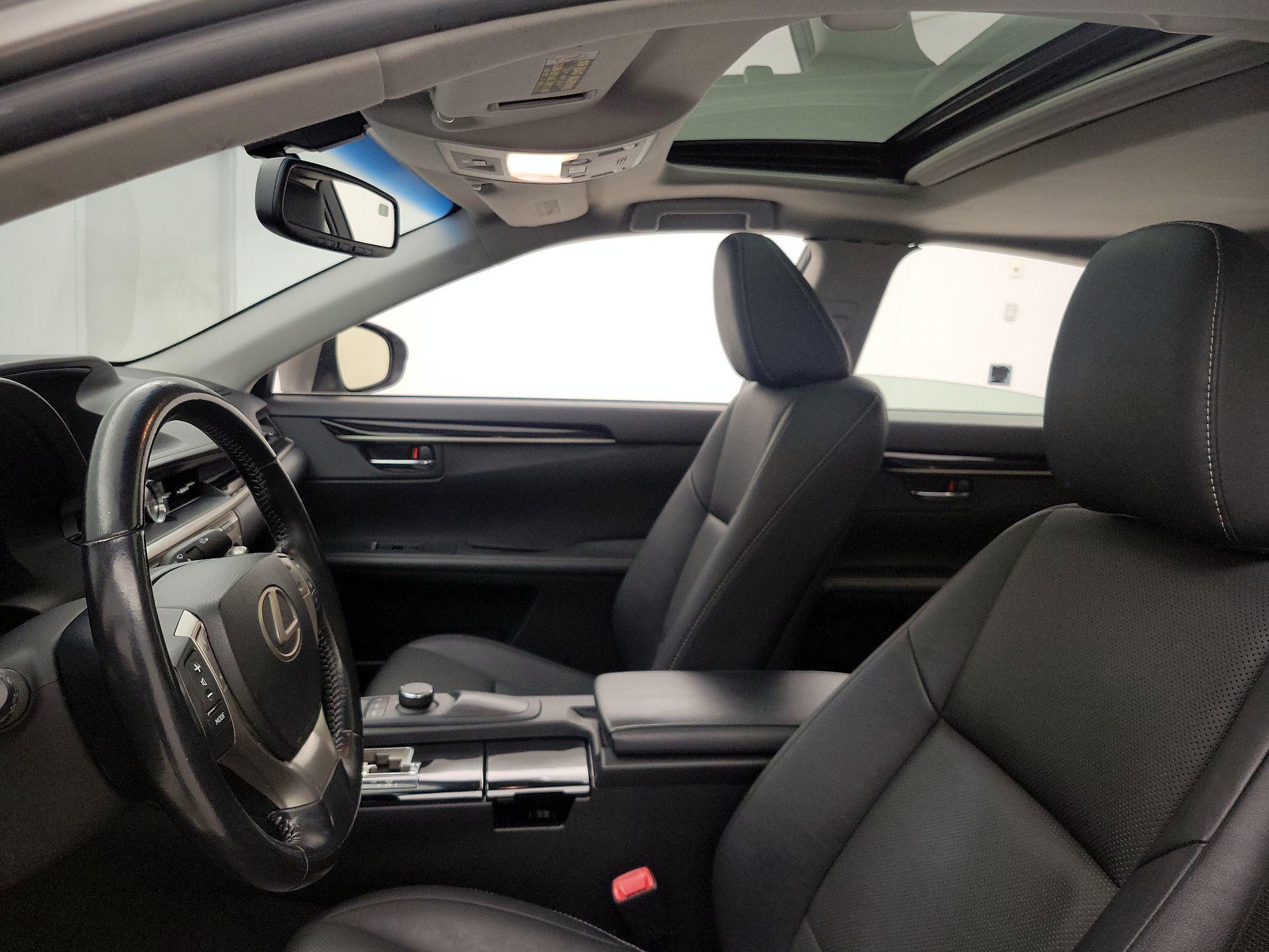 Thumbnail: 2015 Lexus ES - 19