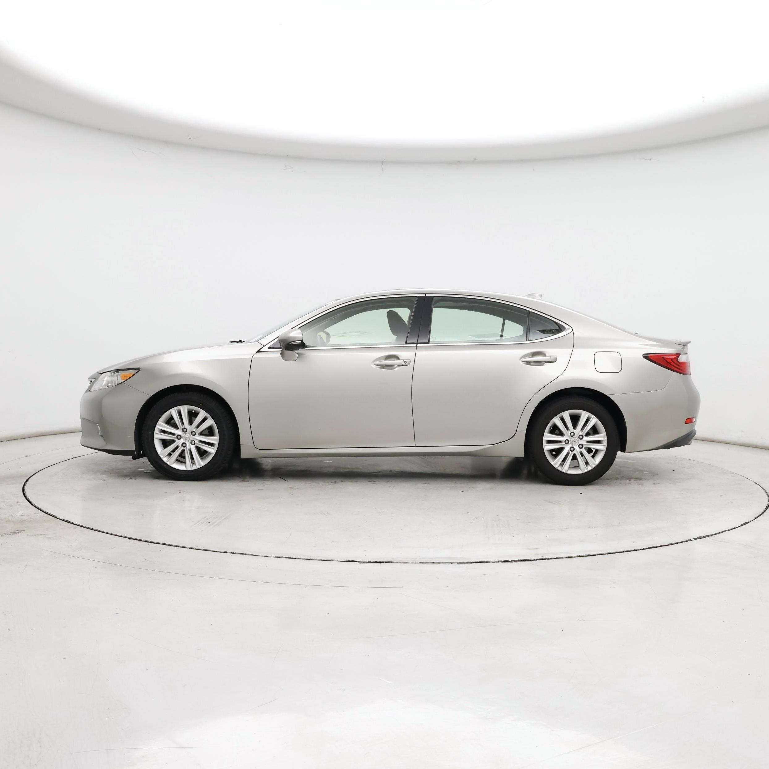 Thumbnail: 2015 Lexus ES - 3