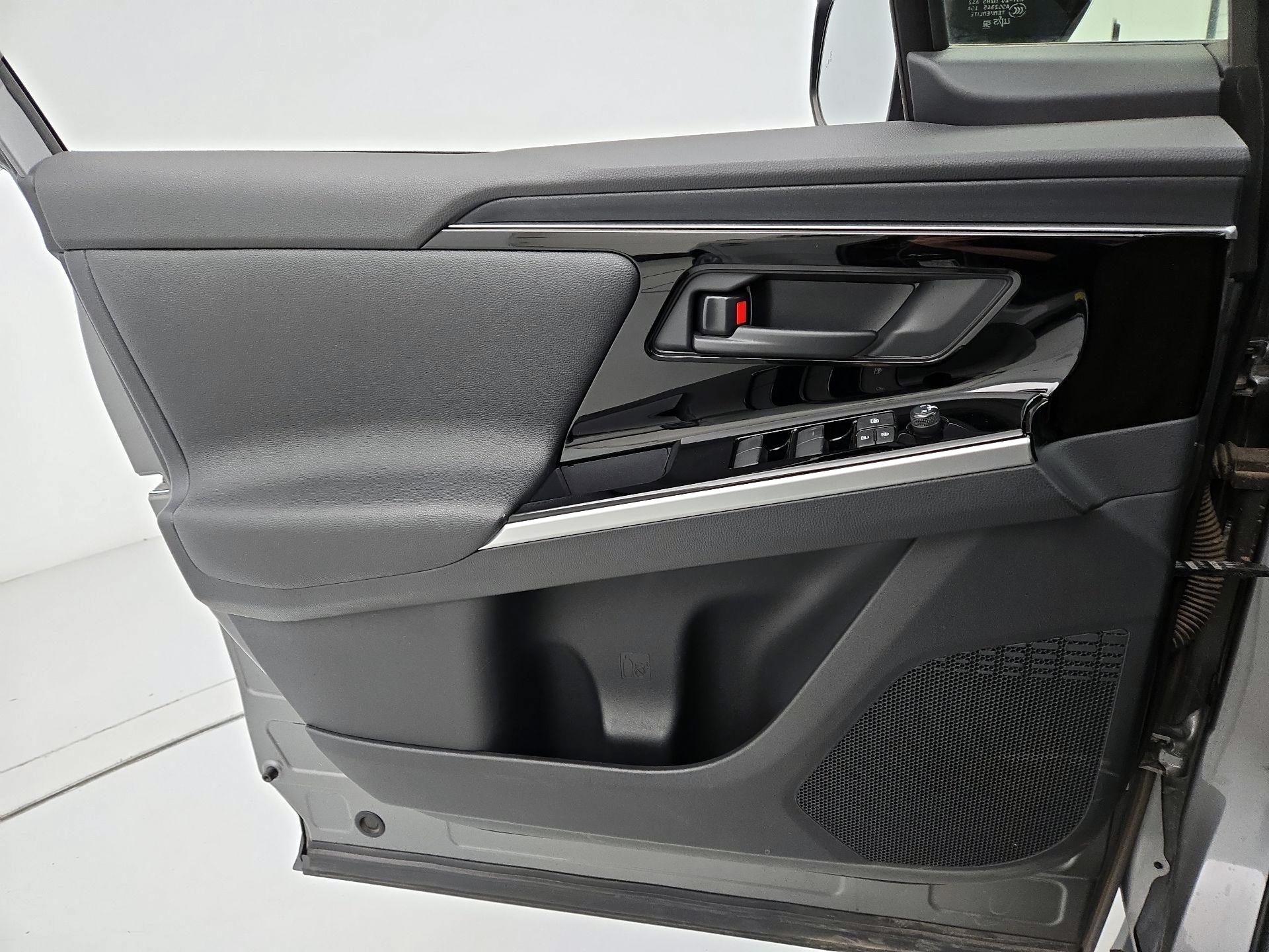 Thumbnail: 2023 Toyota bZ4X - 12