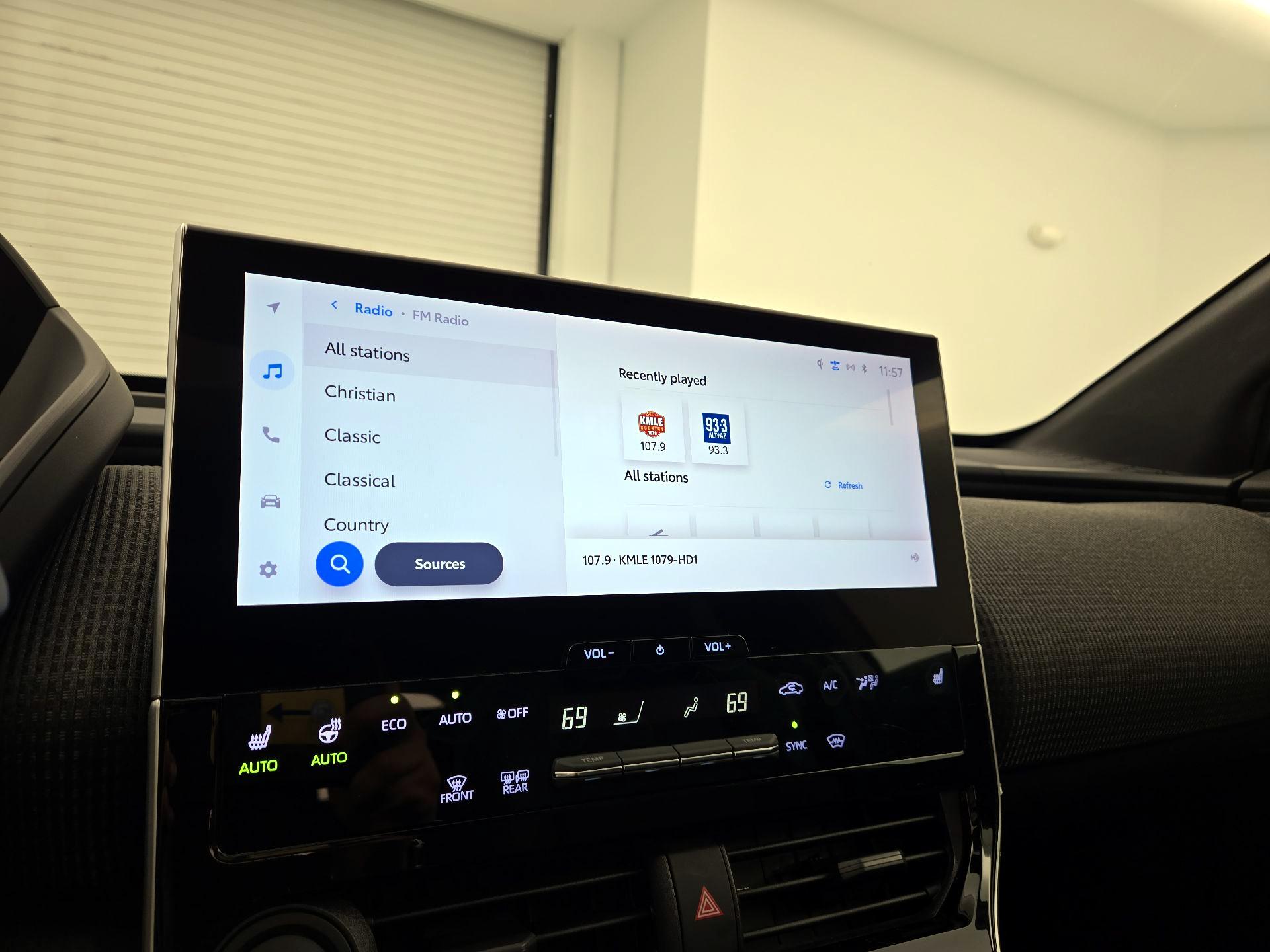 Thumbnail: 2023 Toyota bZ4X - 16