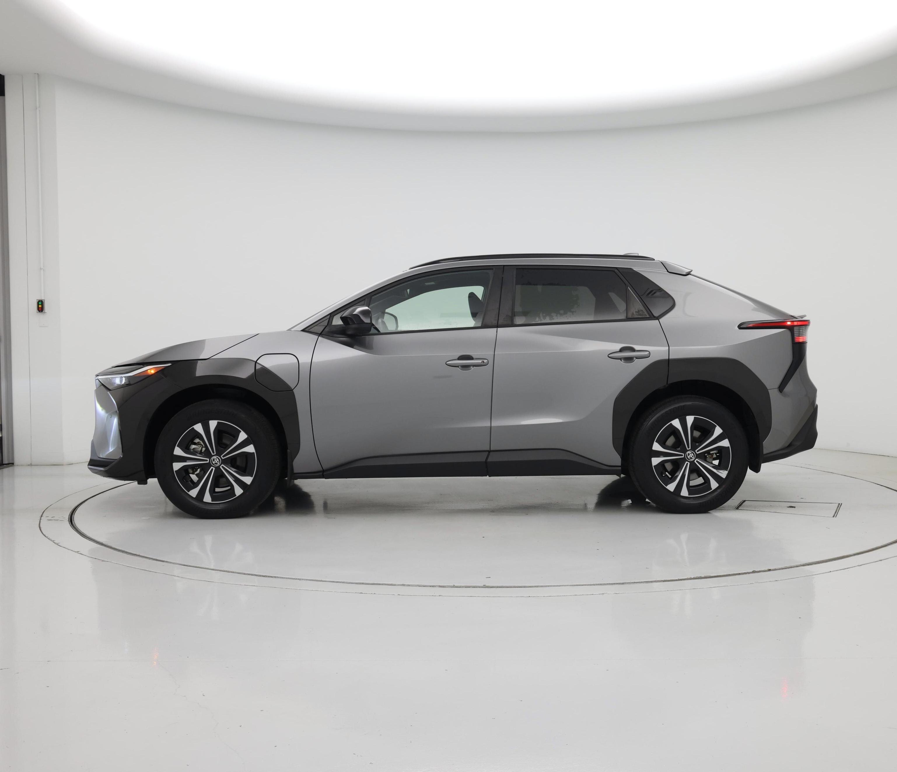 Thumbnail: 2023 Toyota bZ4X - 3