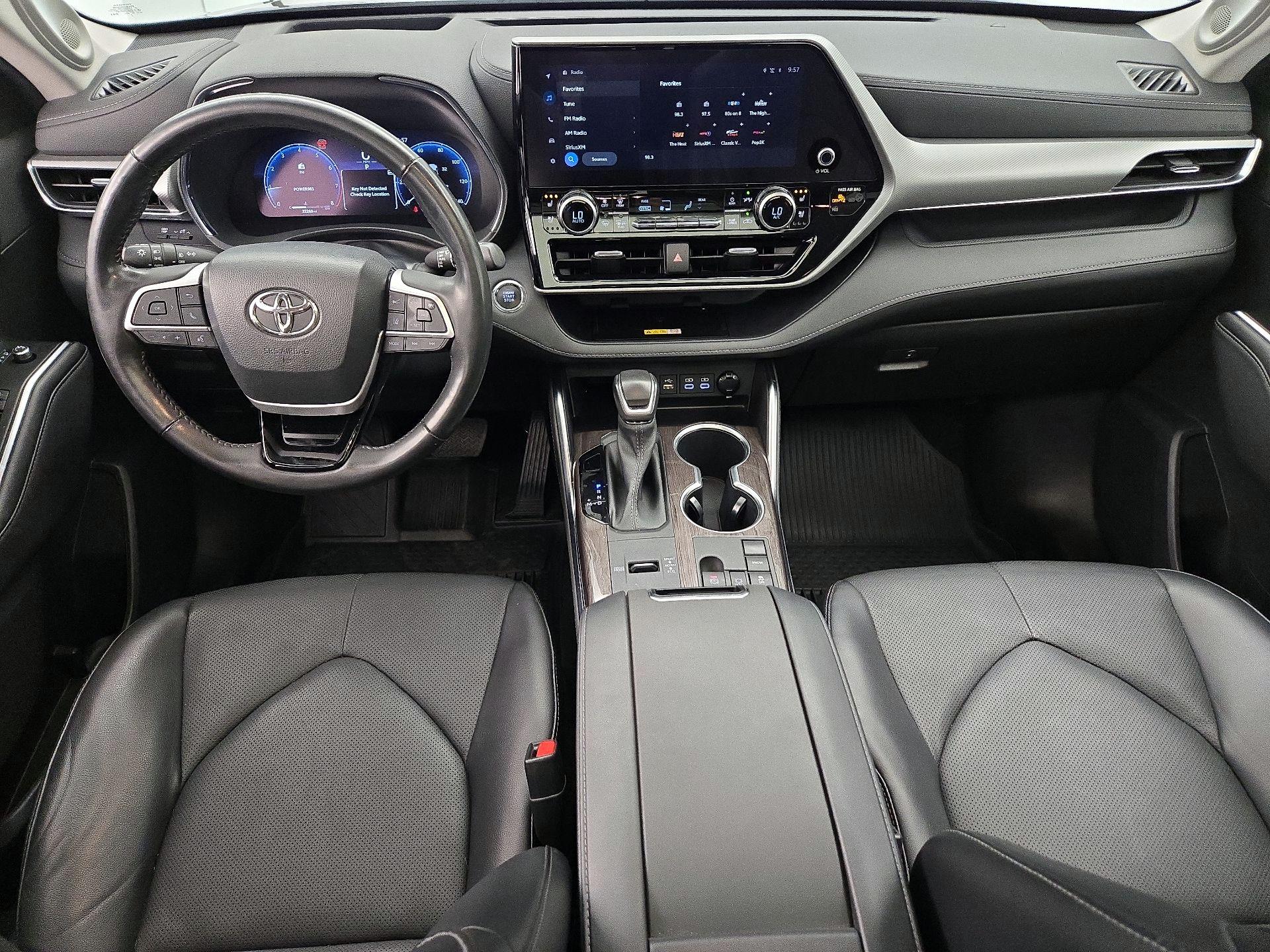 Thumbnail: 2023 Toyota Highlander - 9