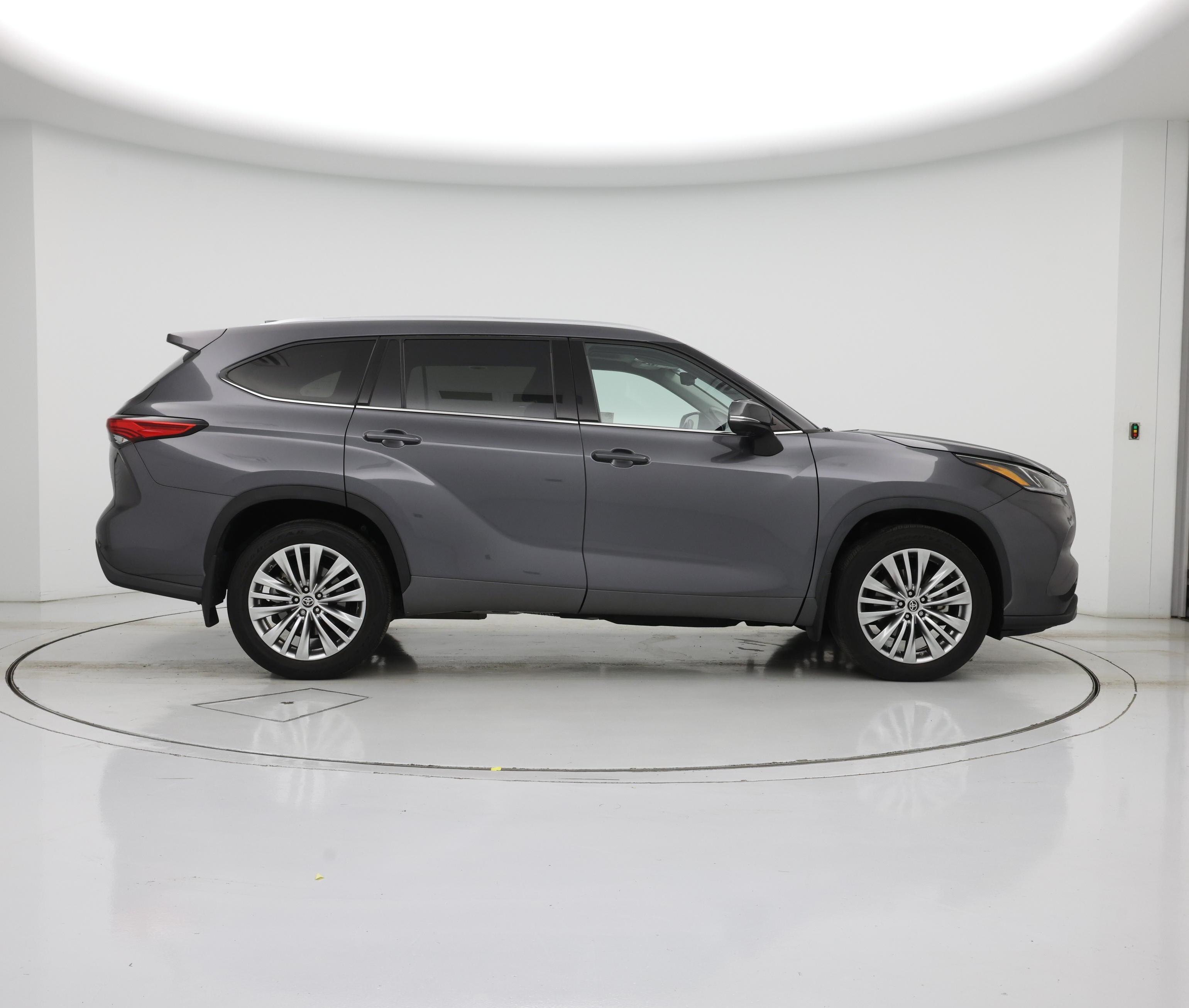 Thumbnail: 2023 Toyota Highlander - 7