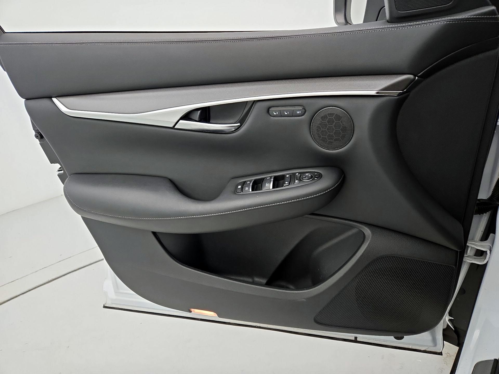 Thumbnail: 2023 INFINITI QX50 - 12