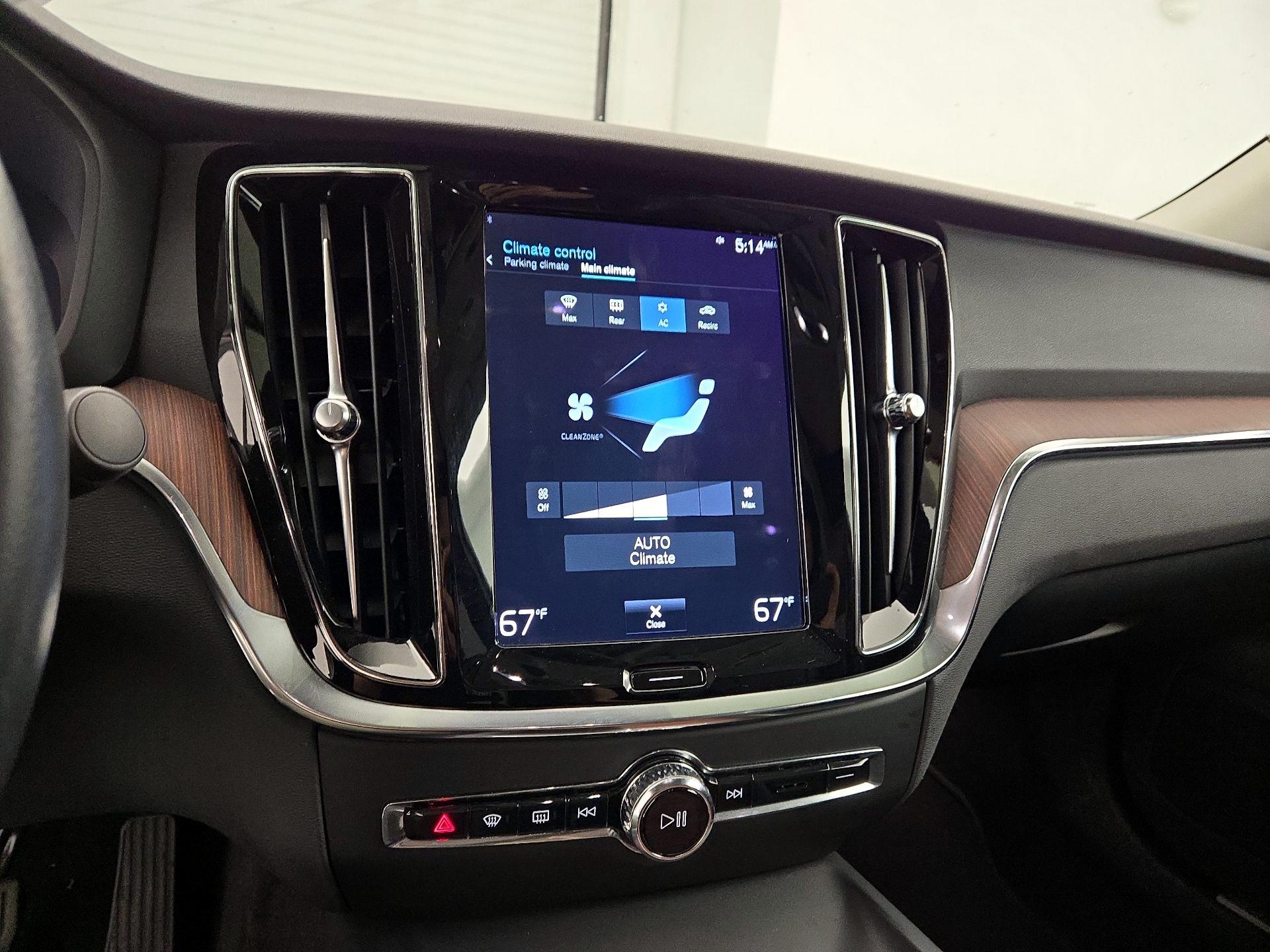 Thumbnail: 2022 Volvo S60 - 17