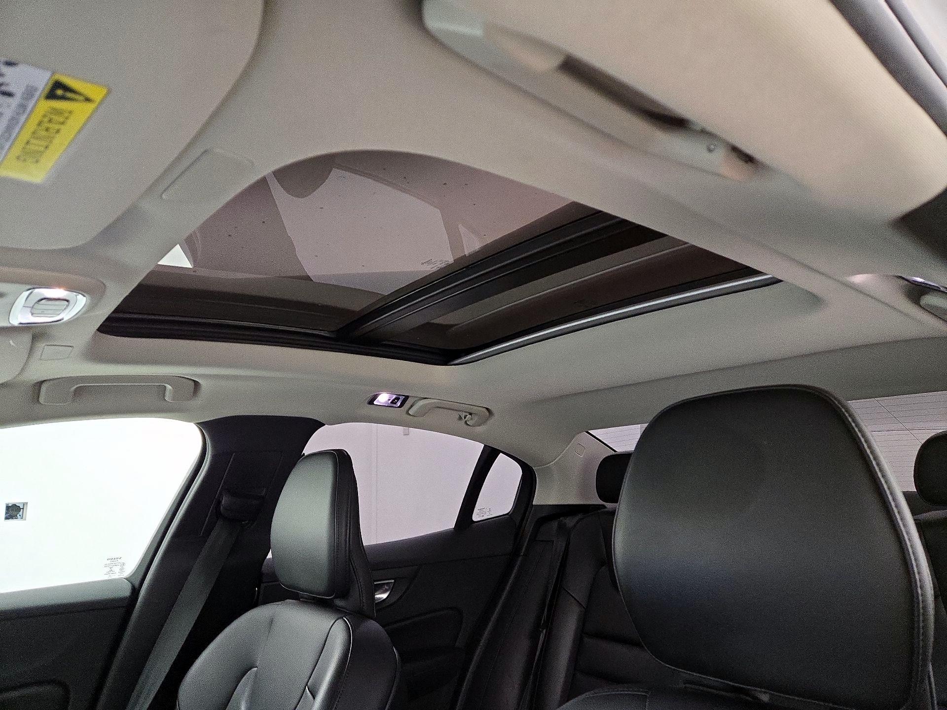 Thumbnail: 2022 Volvo S60 - 20