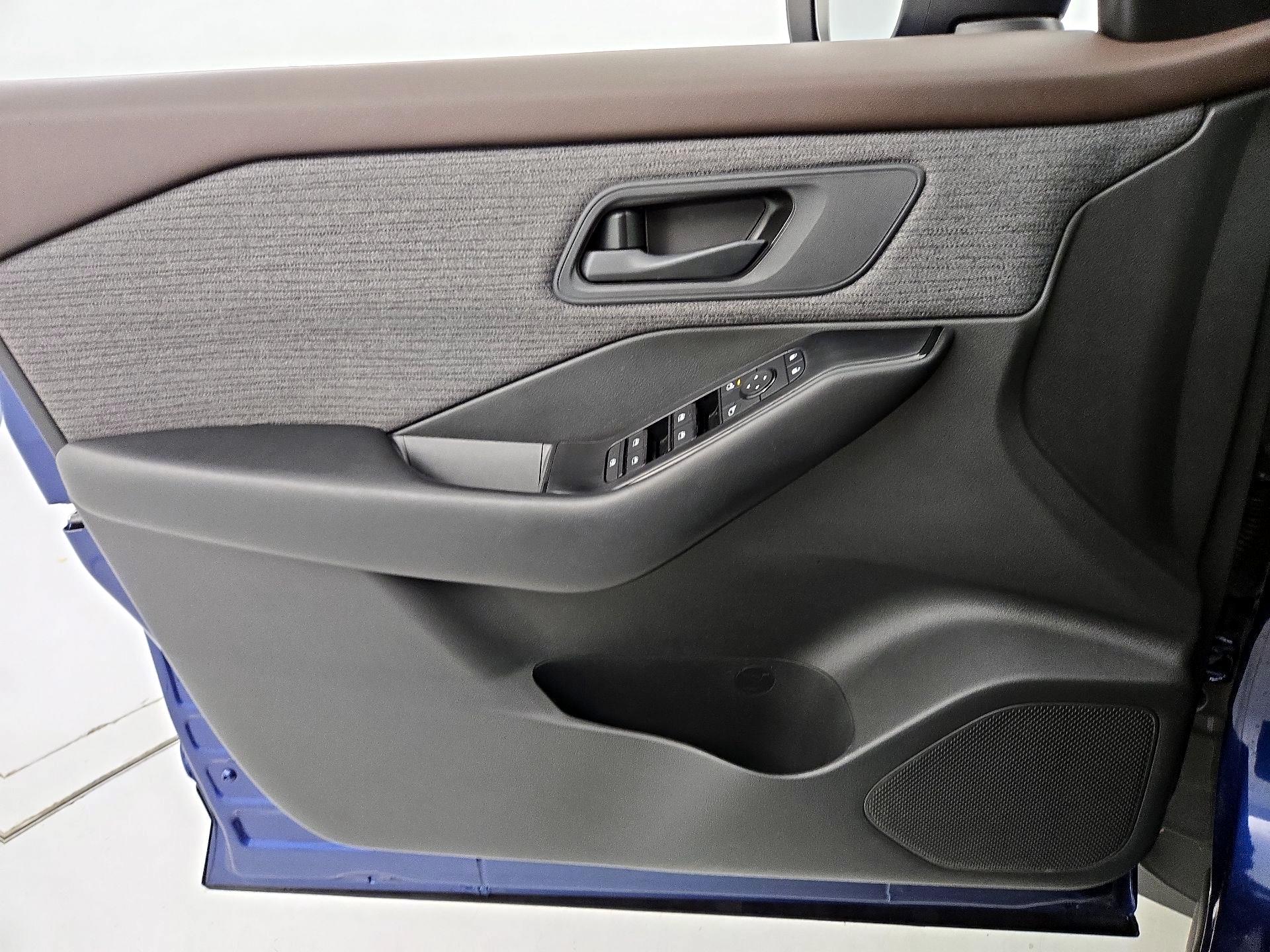 Thumbnail: 2023 Nissan Rogue - 12