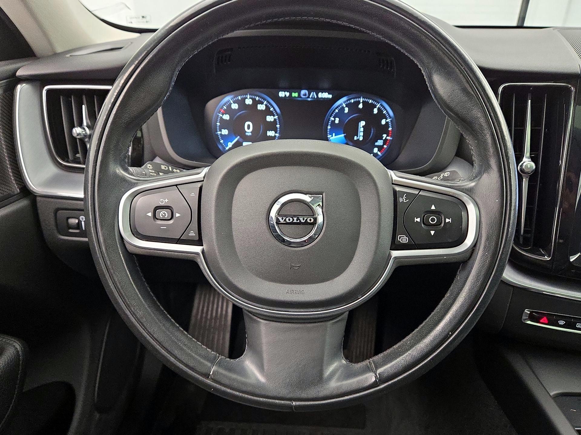 Thumbnail: 2020 Volvo XC60 - 10