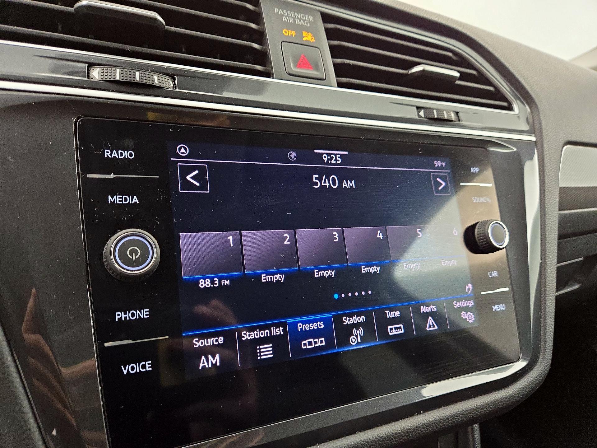 Thumbnail: 2024 Volkswagen Tiguan - 15