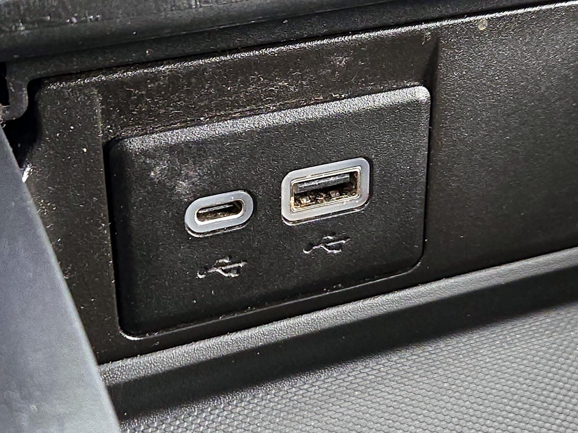 Thumbnail: 2022 GMC Yukon XL - 18