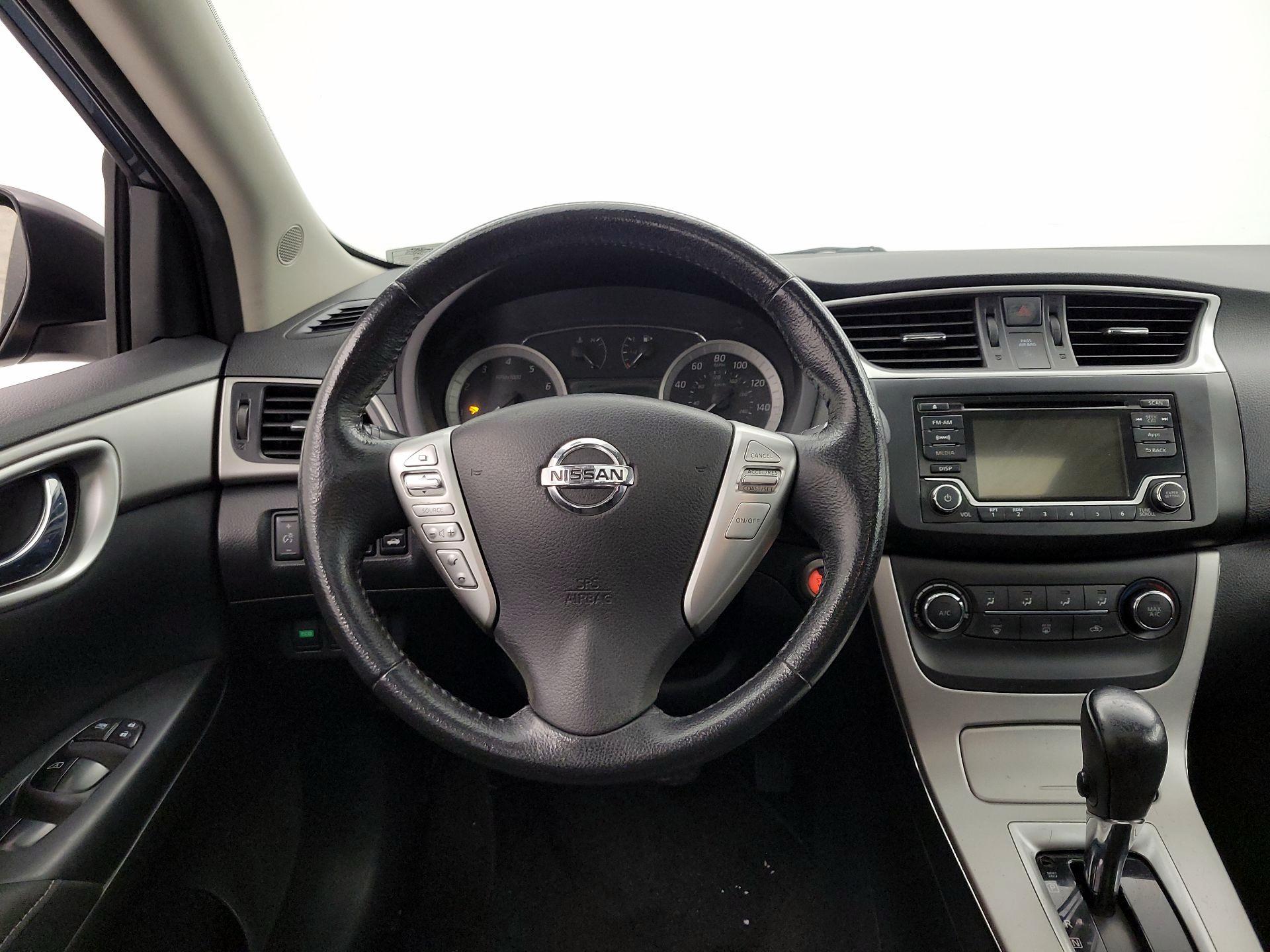 Thumbnail: 2015 Nissan Sentra - 10