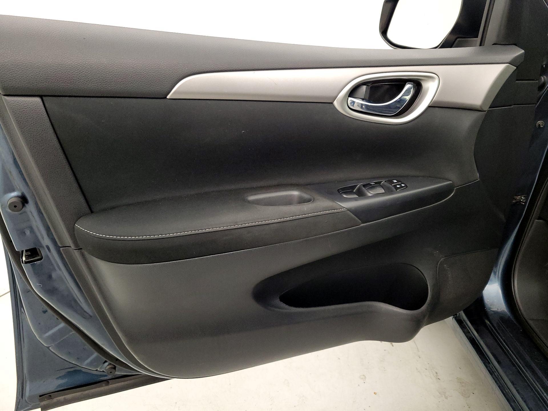 Thumbnail: 2015 Nissan Sentra - 12