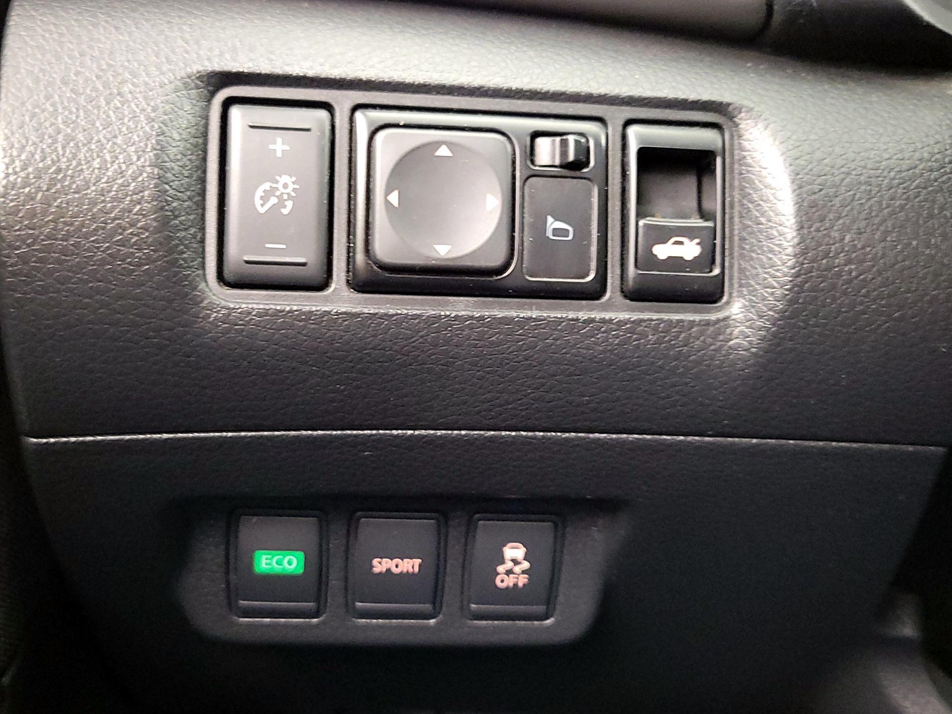 Thumbnail: 2015 Nissan Sentra - 13